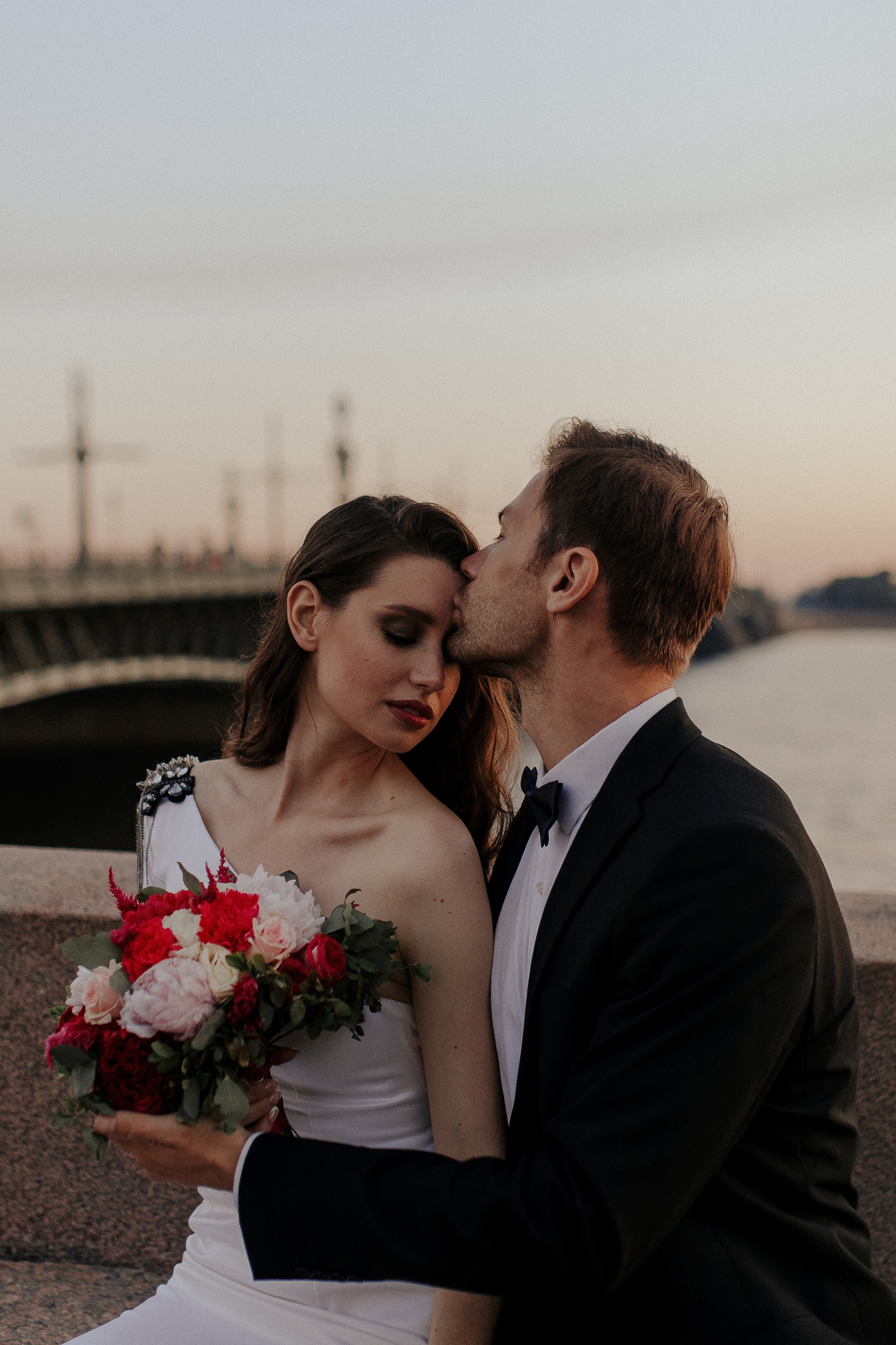 Свадьба на рассвете в Петербурге. Фотограф в Санкт-Петербурге Лиза Семченкова