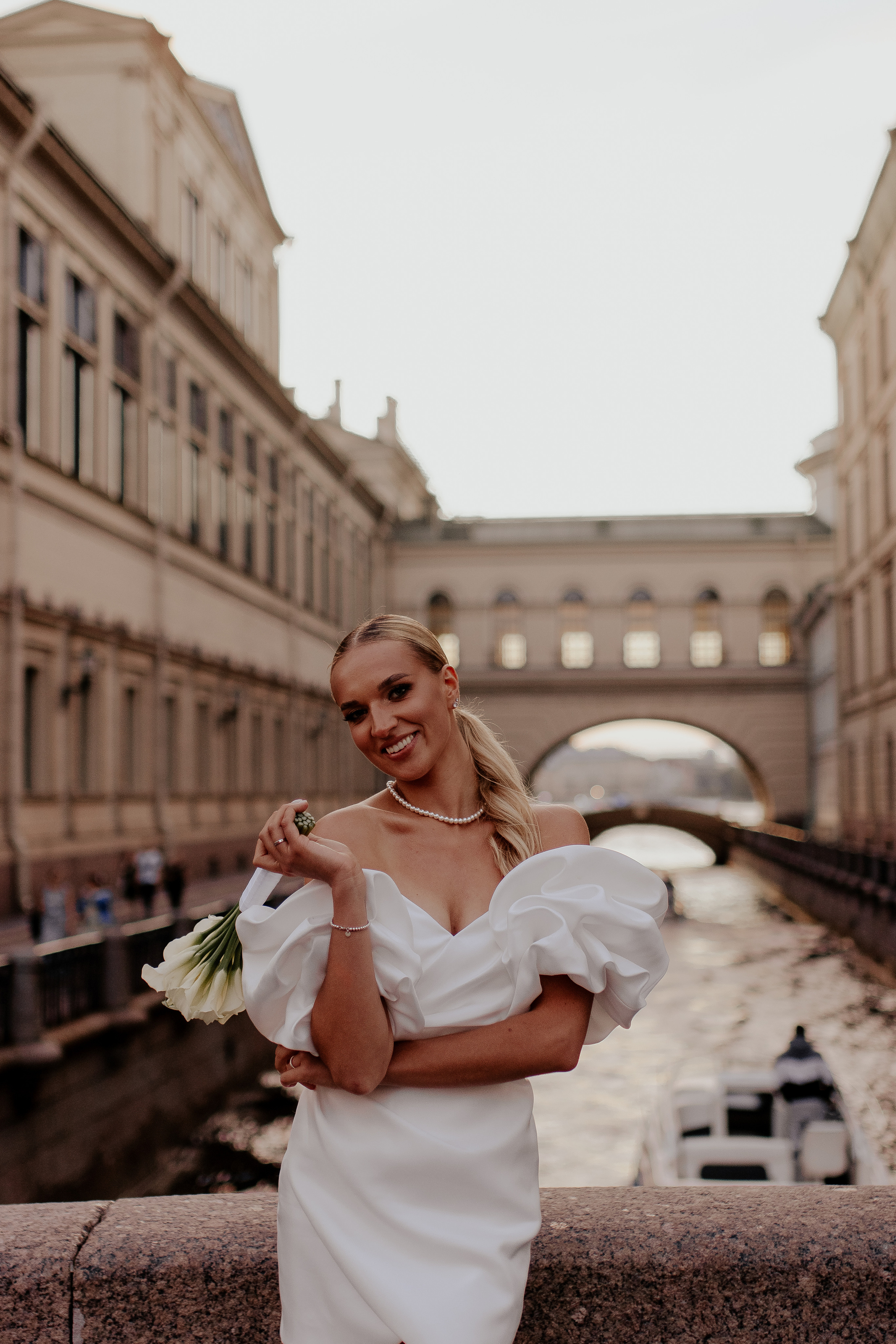 Свадебная прогулка по улицам Петербурга. Фотограф в Санкт-Петербурге Лиза Семченкова