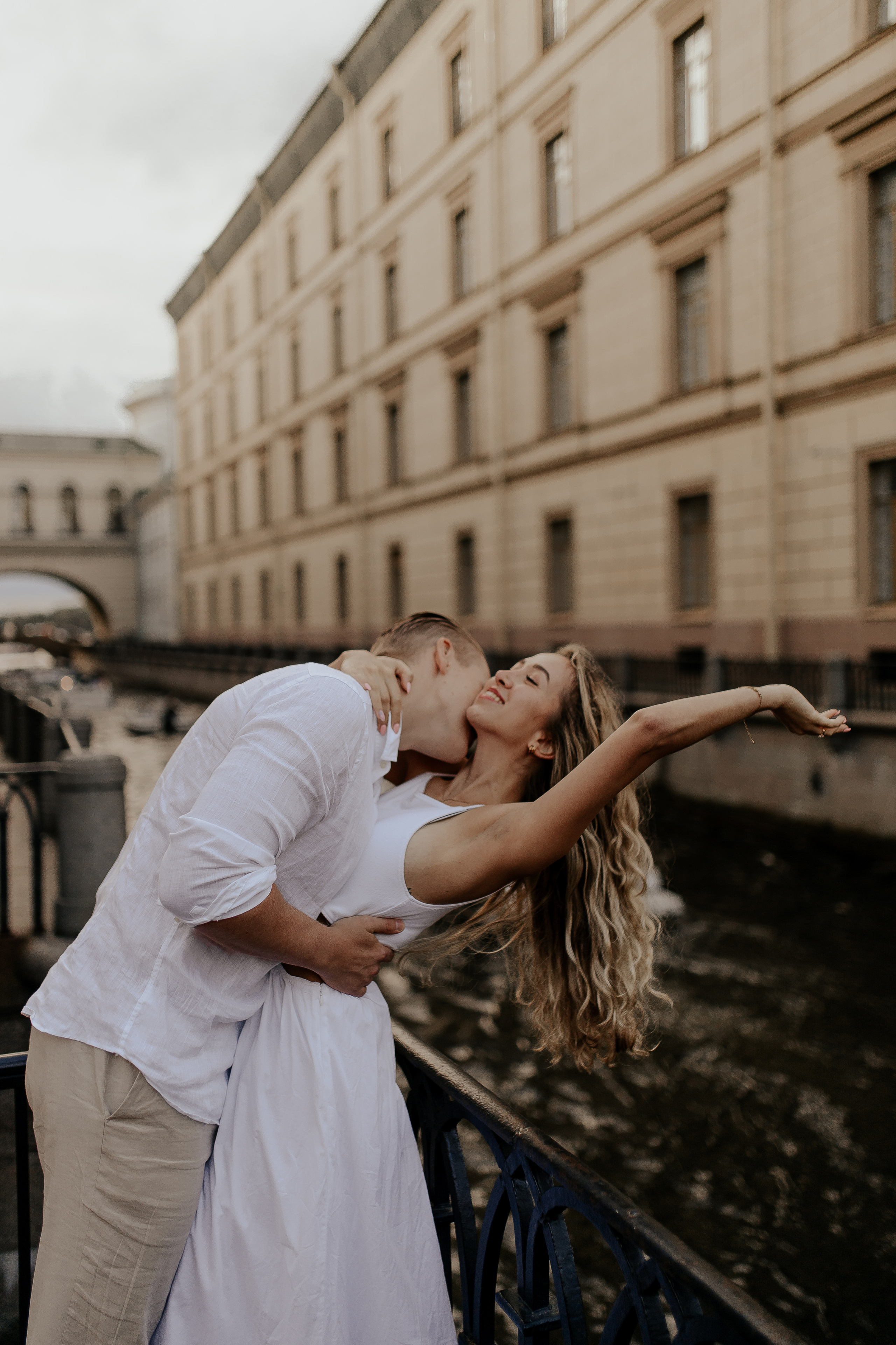 Любовь на улицах Петербурга. Фотограф в Санкт-Петербурге Лиза Семченкова