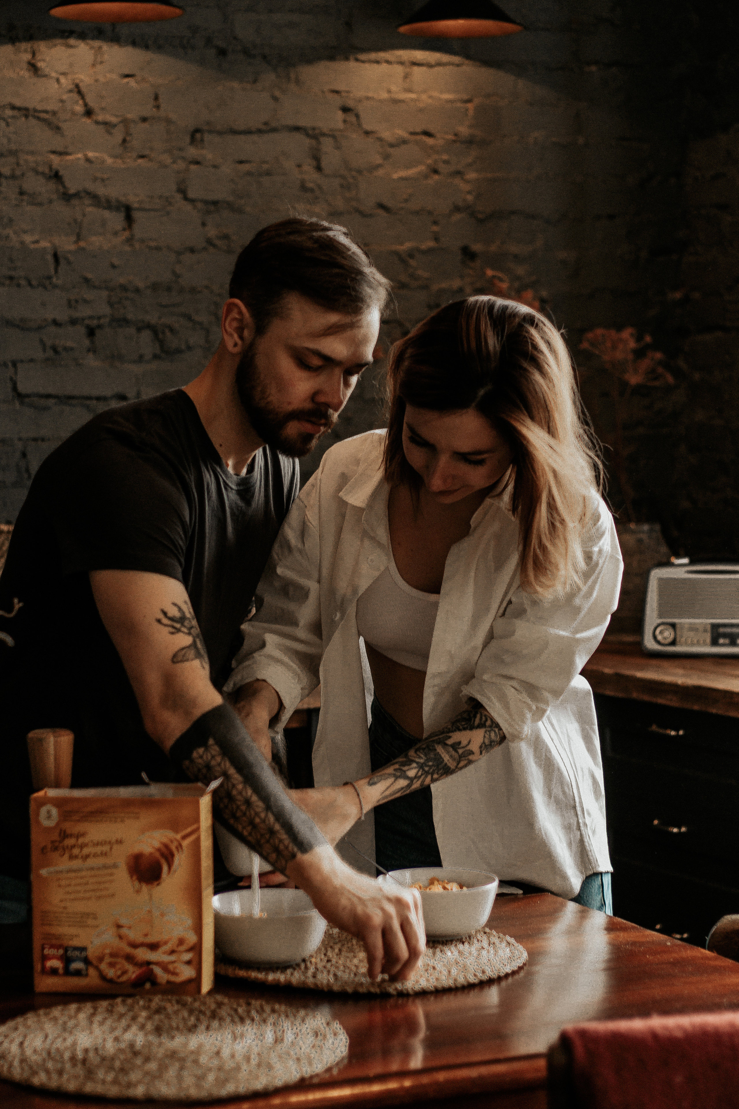 Лайфстайл фотосессия для двоих на кухне. Фотограф в Санкт-Петербурге Лиза Семченкова