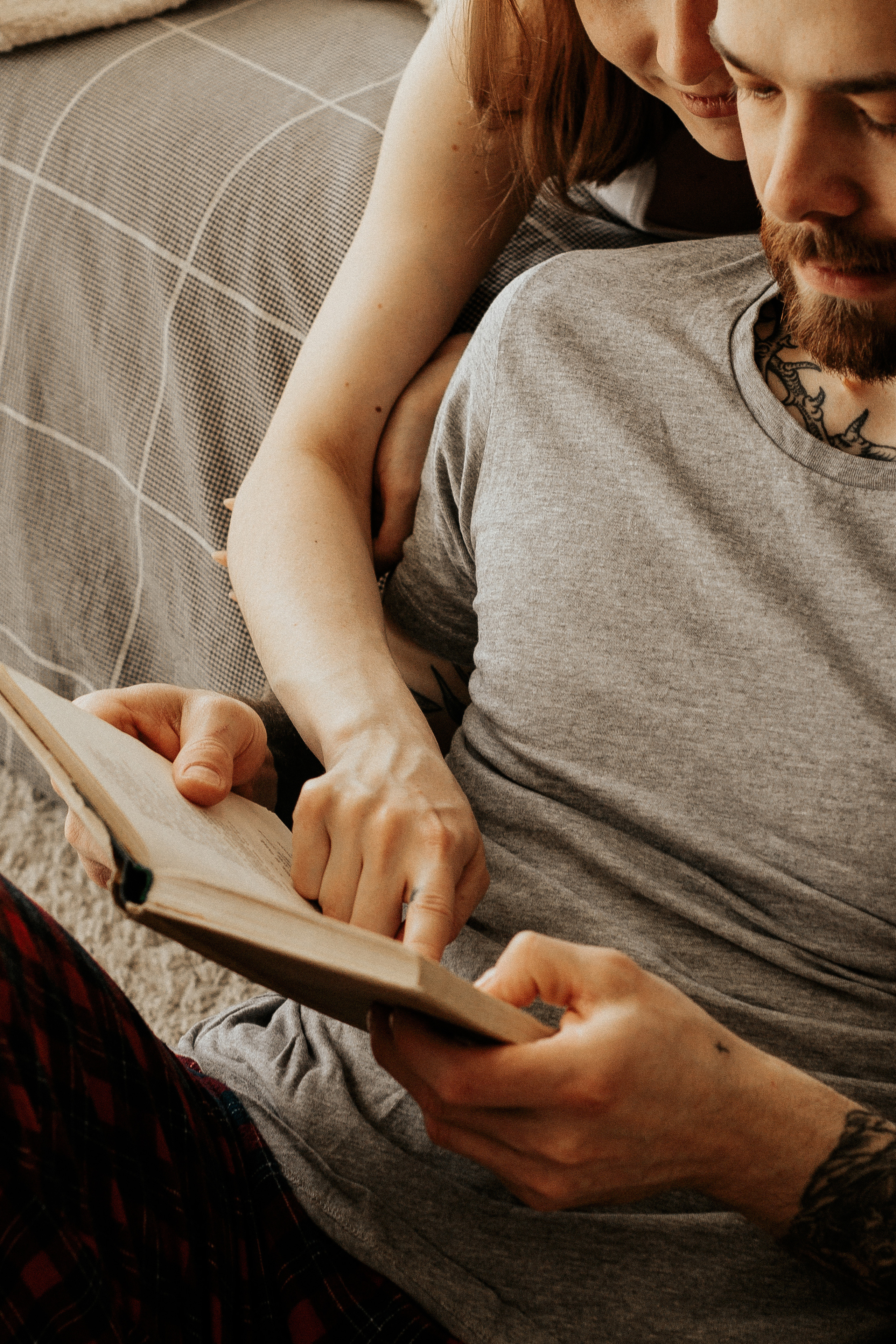 Лайфстайл фотосессия для двоих на кухне. Фотограф в Санкт-Петербурге Лиза Семченкова