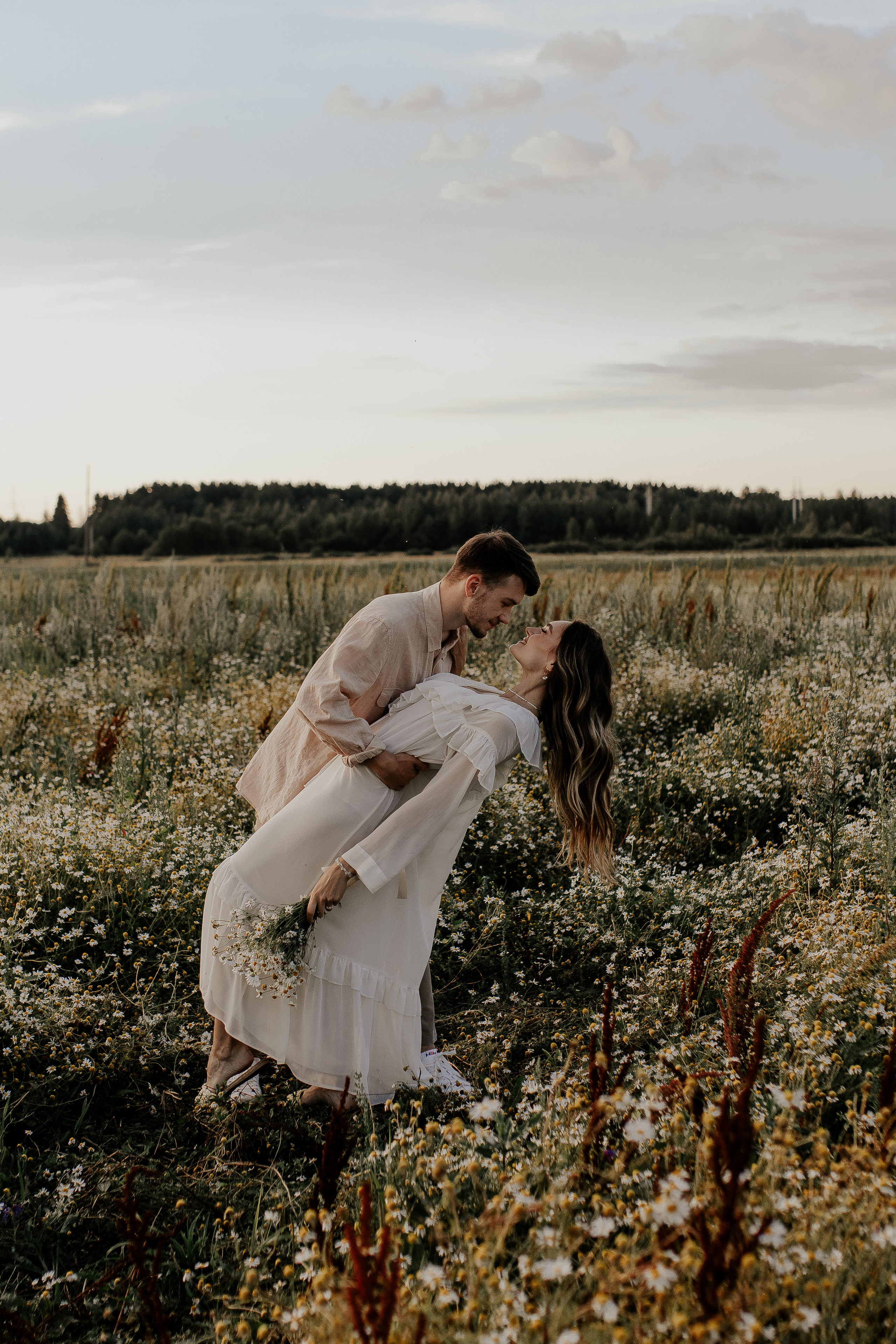 Нежная история любви в поле. Фотограф в Санкт-Петербурге Лиза Семченкова
