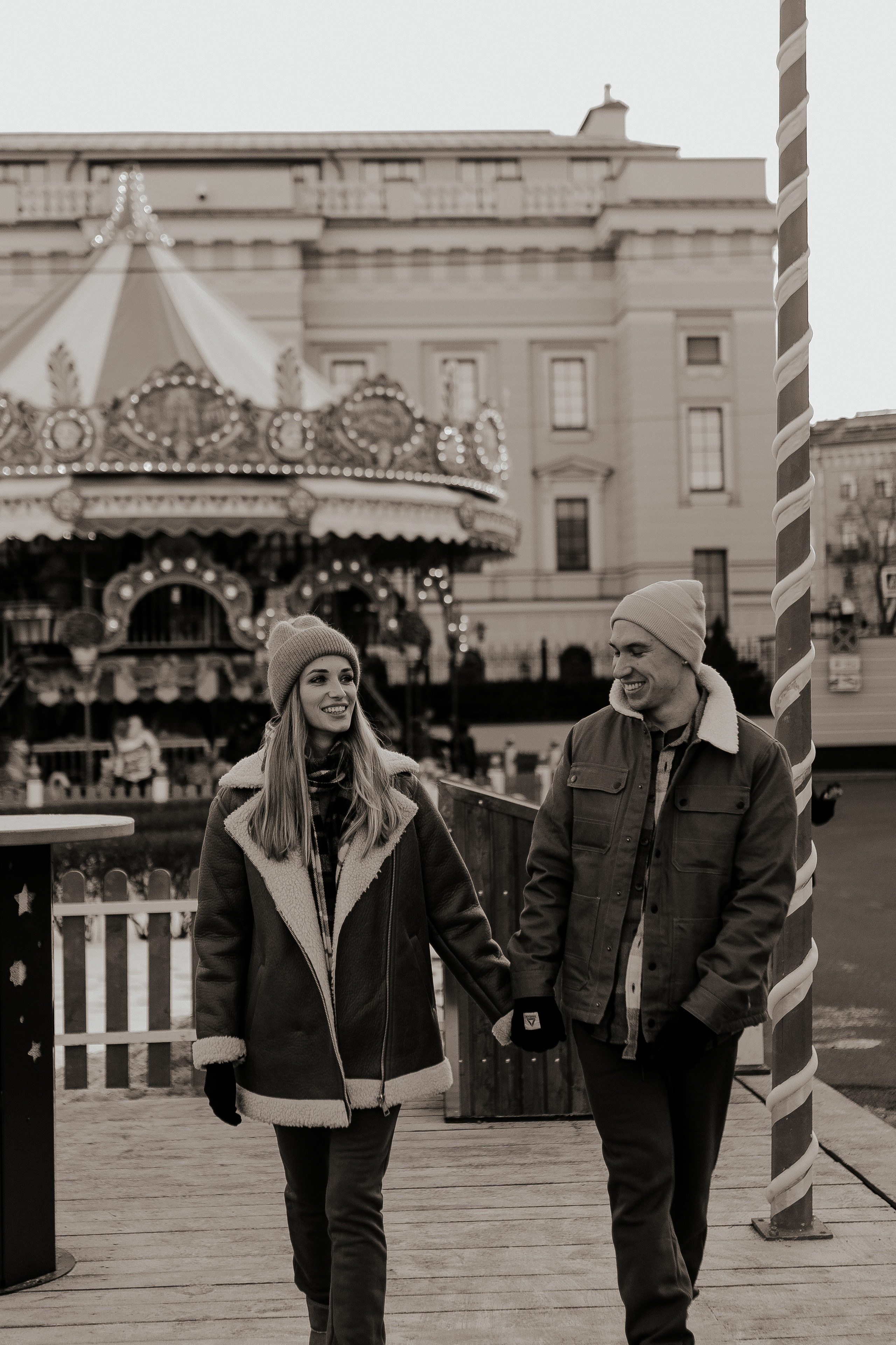 Двое на новогодней ярмарке. Фотограф в Санкт-Петербурге Лиза Семченкова