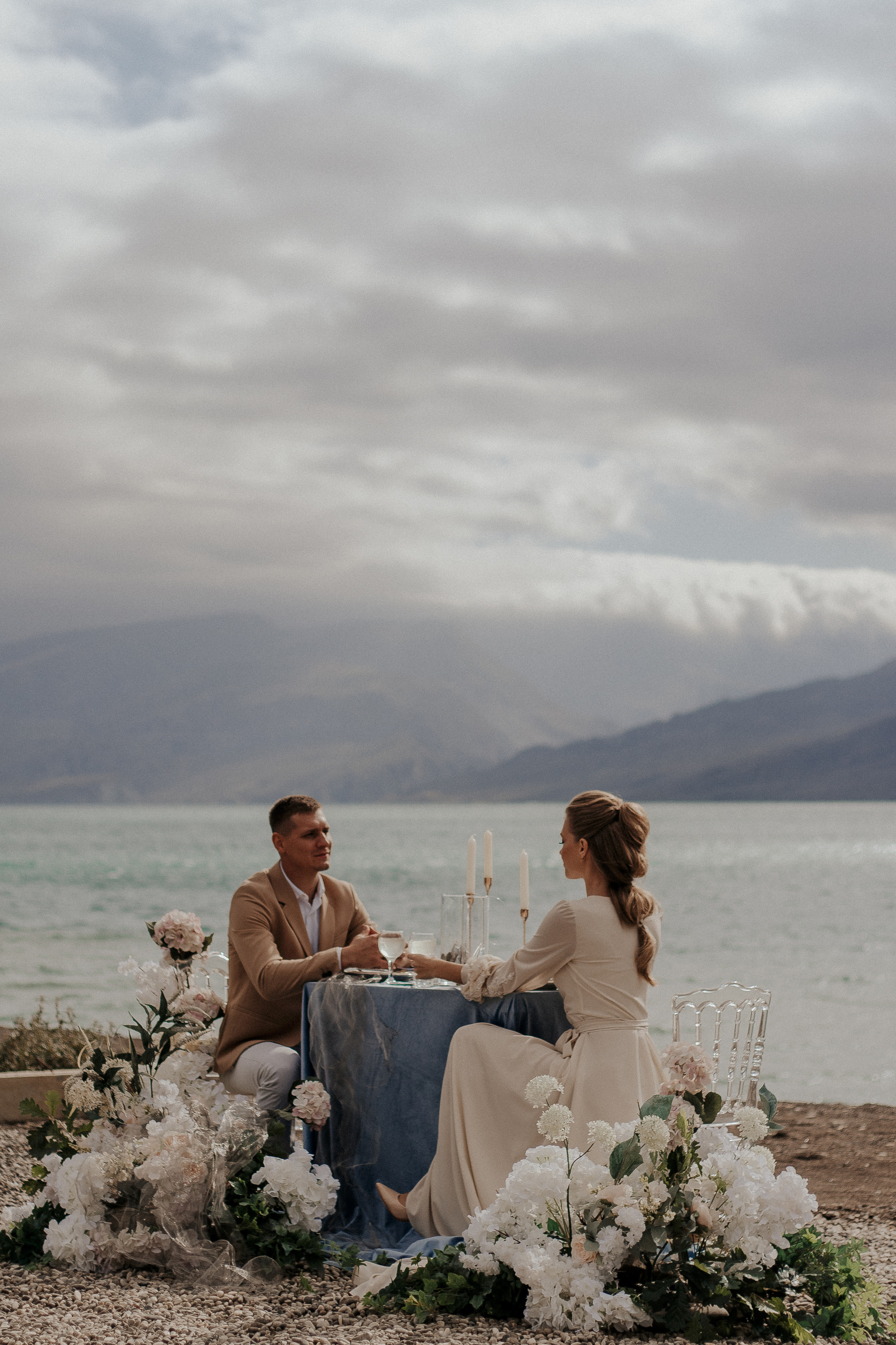 Море внутри — свадебная фотосессия у озера в Дагестане. Фотограф в Санкт-Петербурге Лиза Семченкова