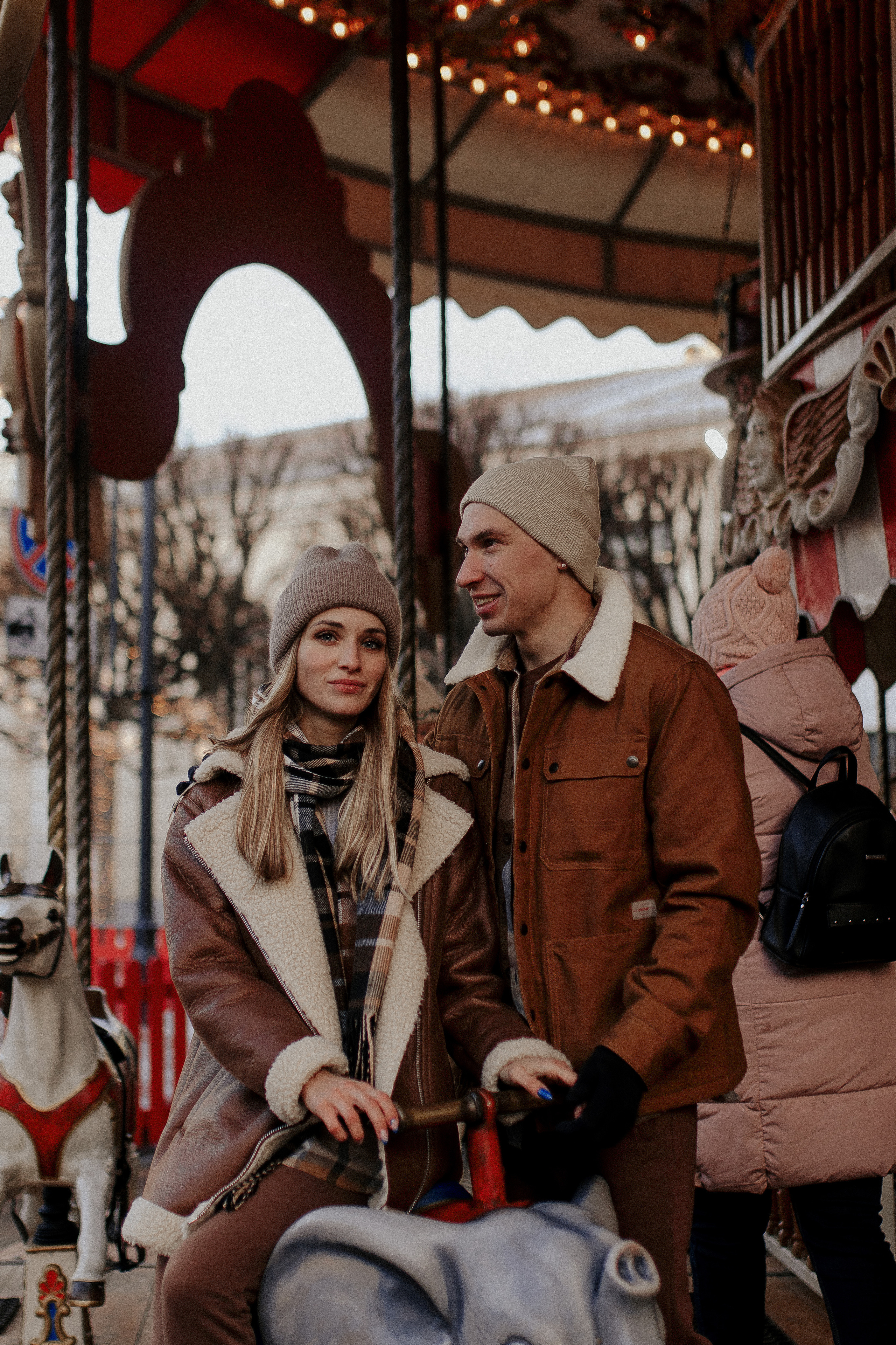 Двое на новогодней ярмарке. Фотограф в Санкт-Петербурге Лиза Семченкова