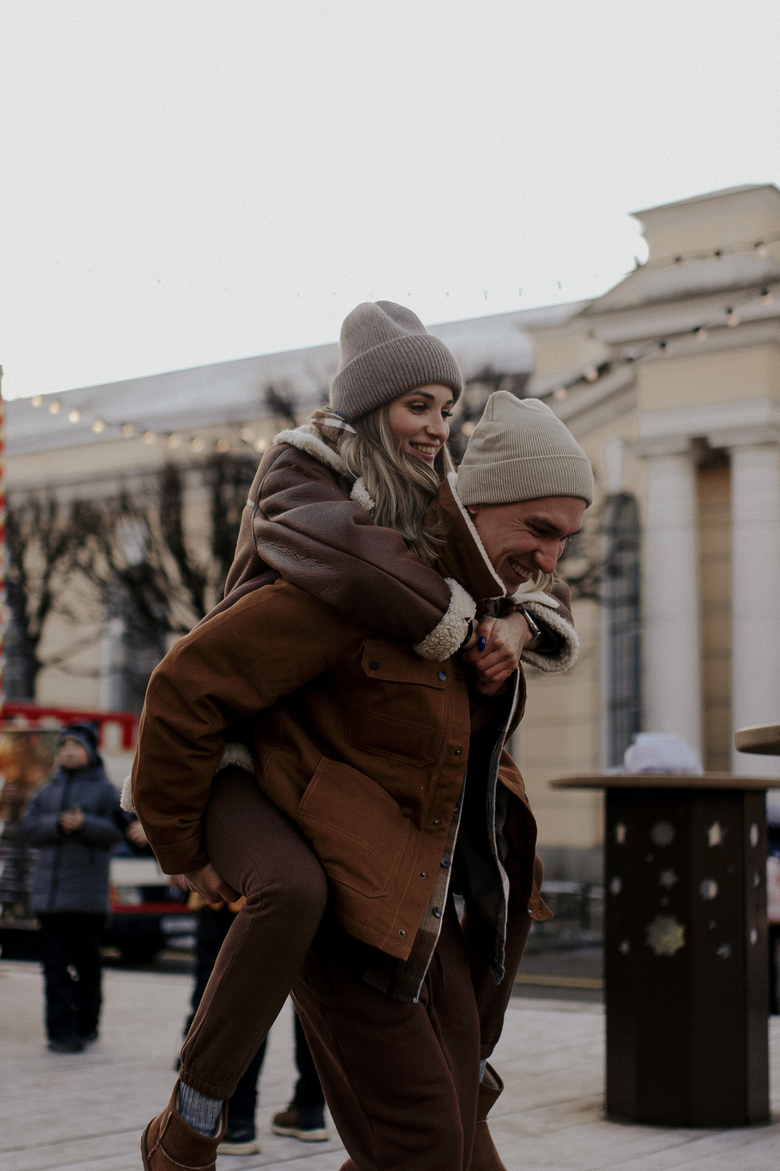 Двое на новогодней ярмарке. Фотограф в Санкт-Петербурге Лиза Семченкова