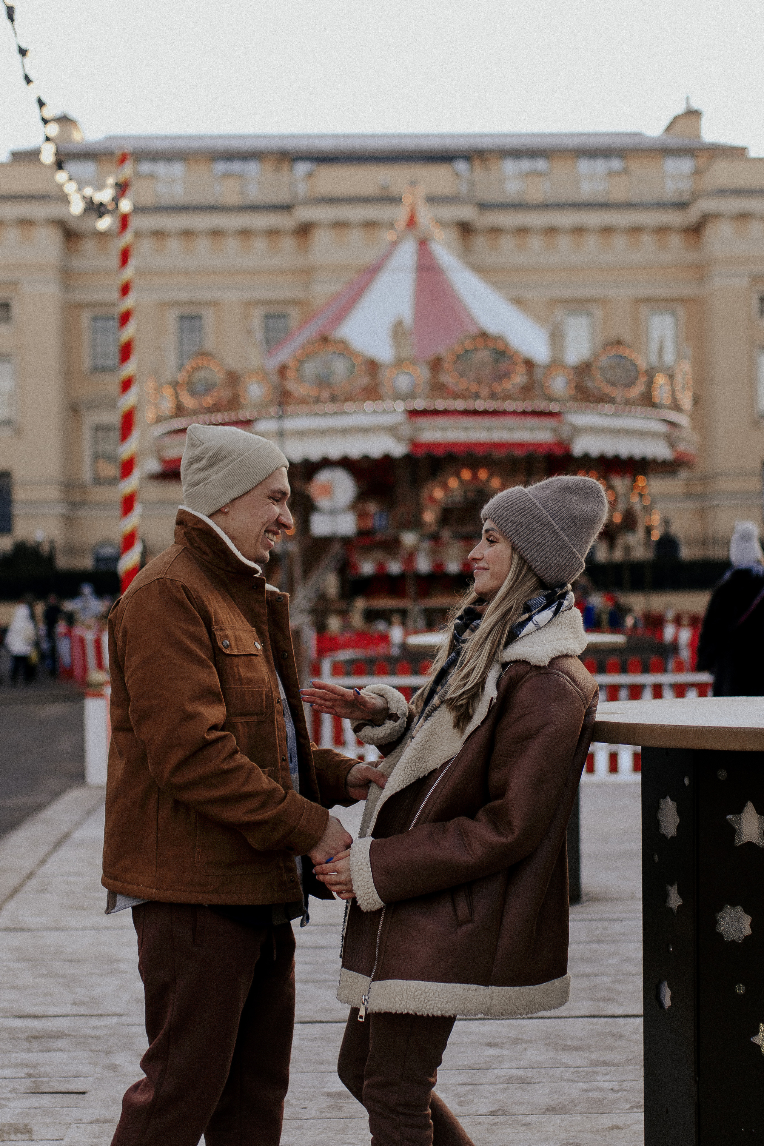 Двое на новогодней ярмарке. Фотограф в Санкт-Петербурге Лиза Семченкова