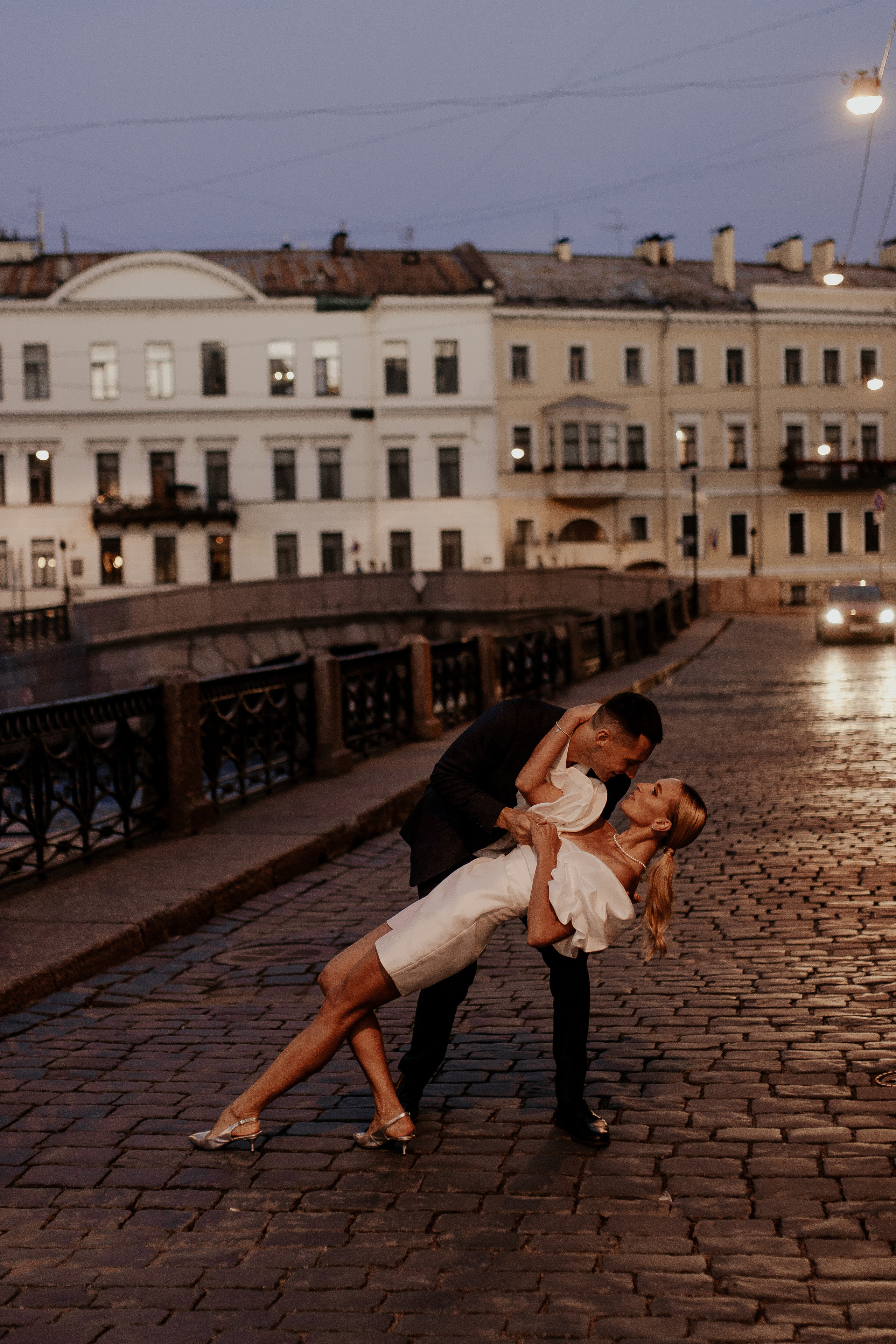 Свадебная прогулка по улицам Петербурга. Фотограф в Санкт-Петербурге Лиза Семченкова