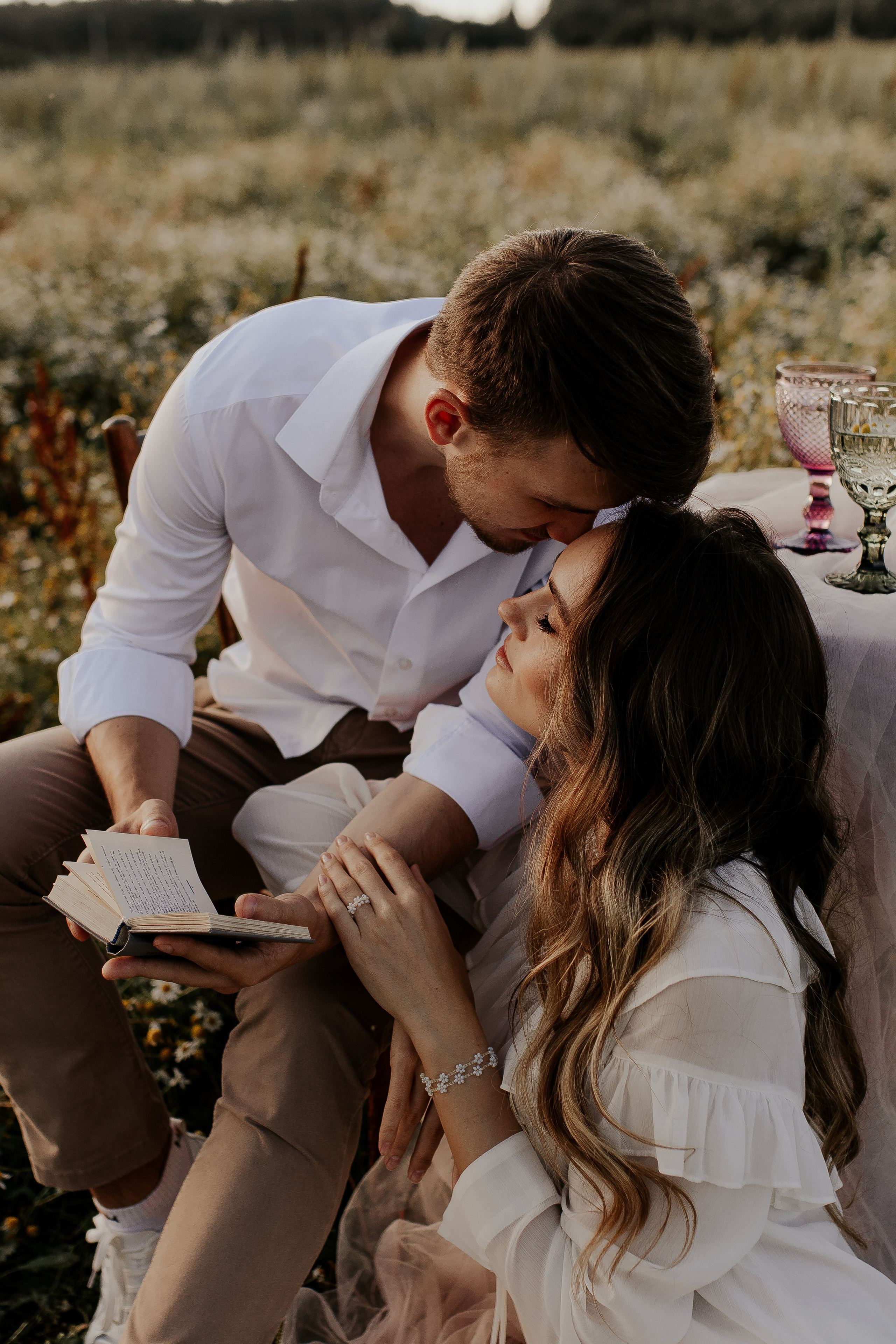 Нежная история любви в поле. Фотограф в Санкт-Петербурге Лиза Семченкова