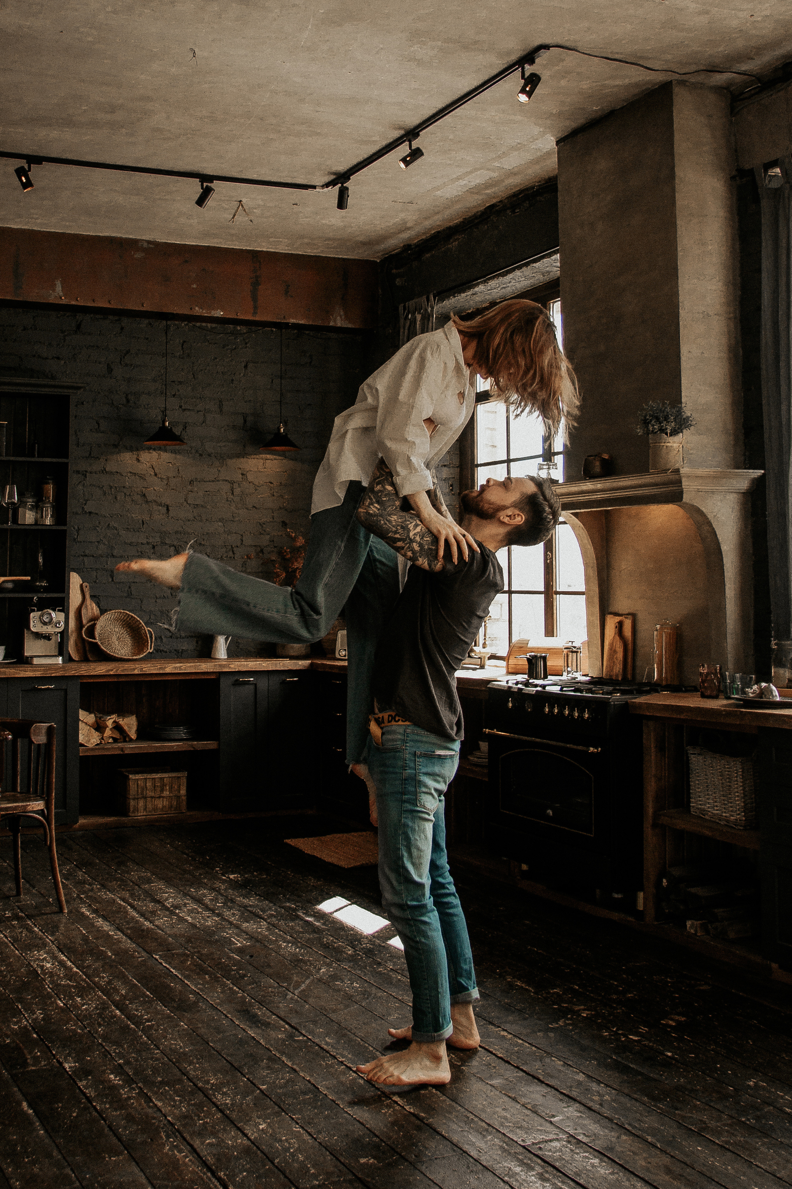 Лайфстайл фотосессия для двоих на кухне. Фотограф в Санкт-Петербурге Лиза Семченкова