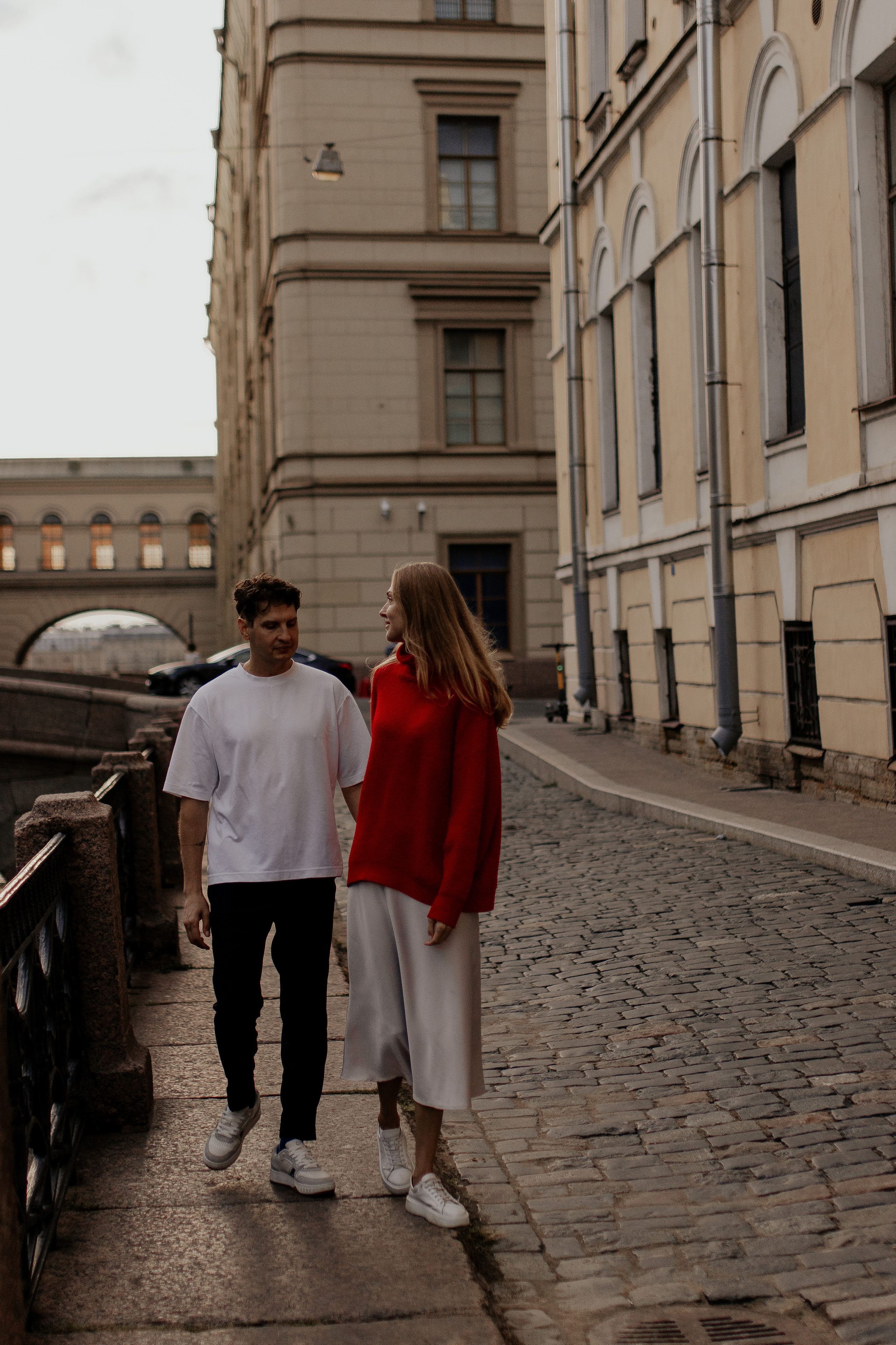Прогулка влюбленных на кораблике по рекам и каналам. Фотограф в Санкт-Петербурге Лиза Семченкова