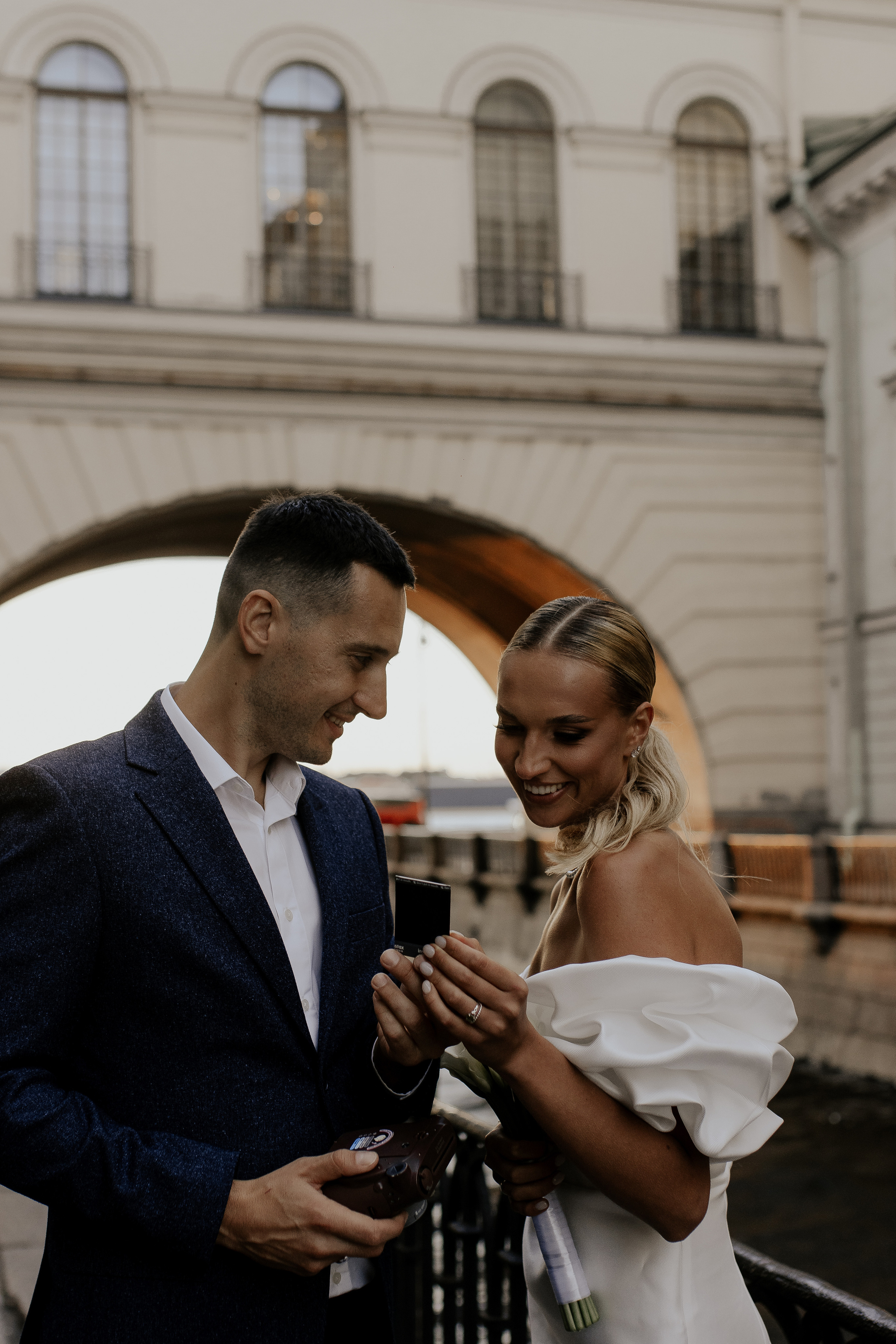 Свадебная прогулка по улицам Петербурга. Фотограф в Санкт-Петербурге Лиза Семченкова