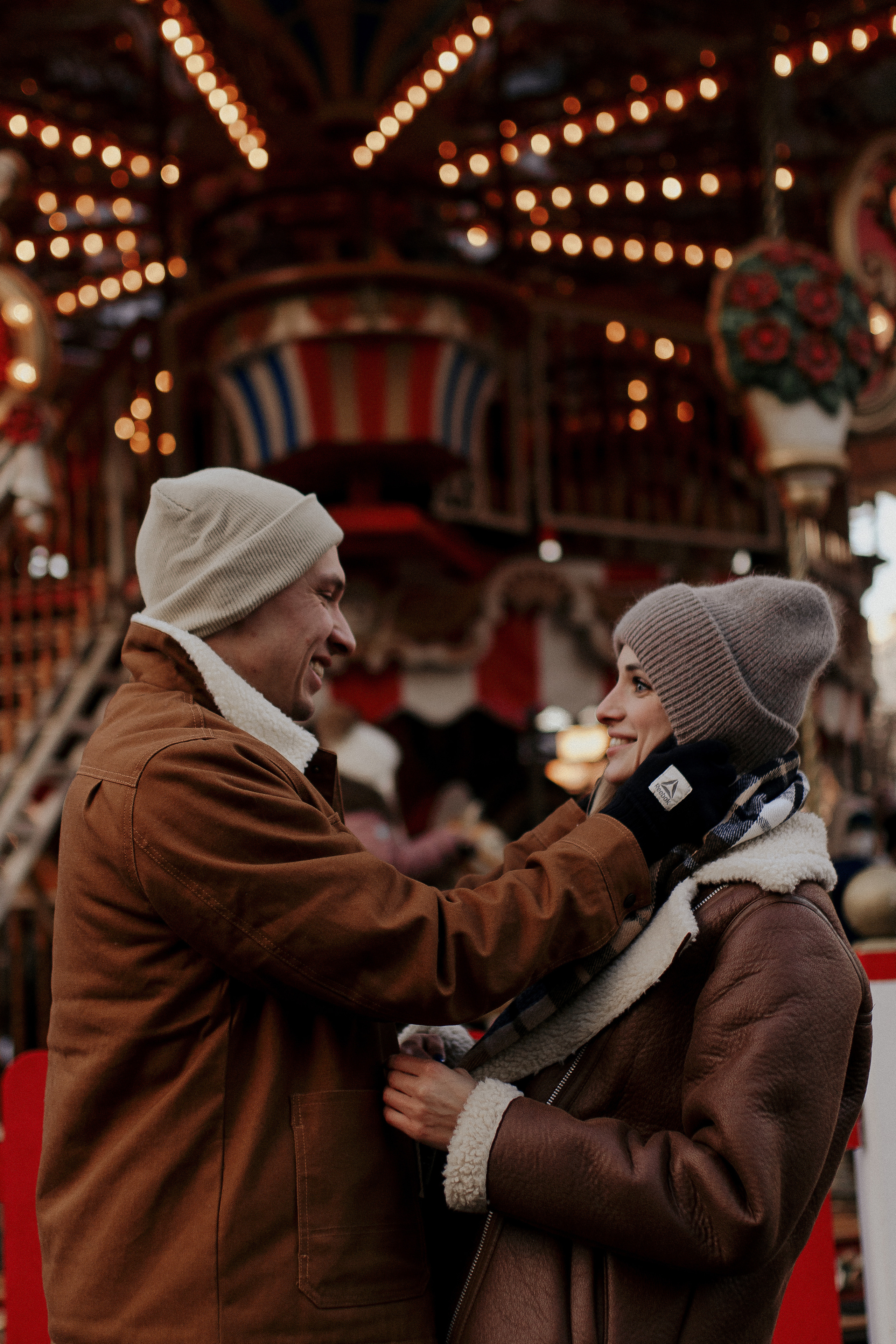 Двое на новогодней ярмарке. Фотограф в Санкт-Петербурге Лиза Семченкова