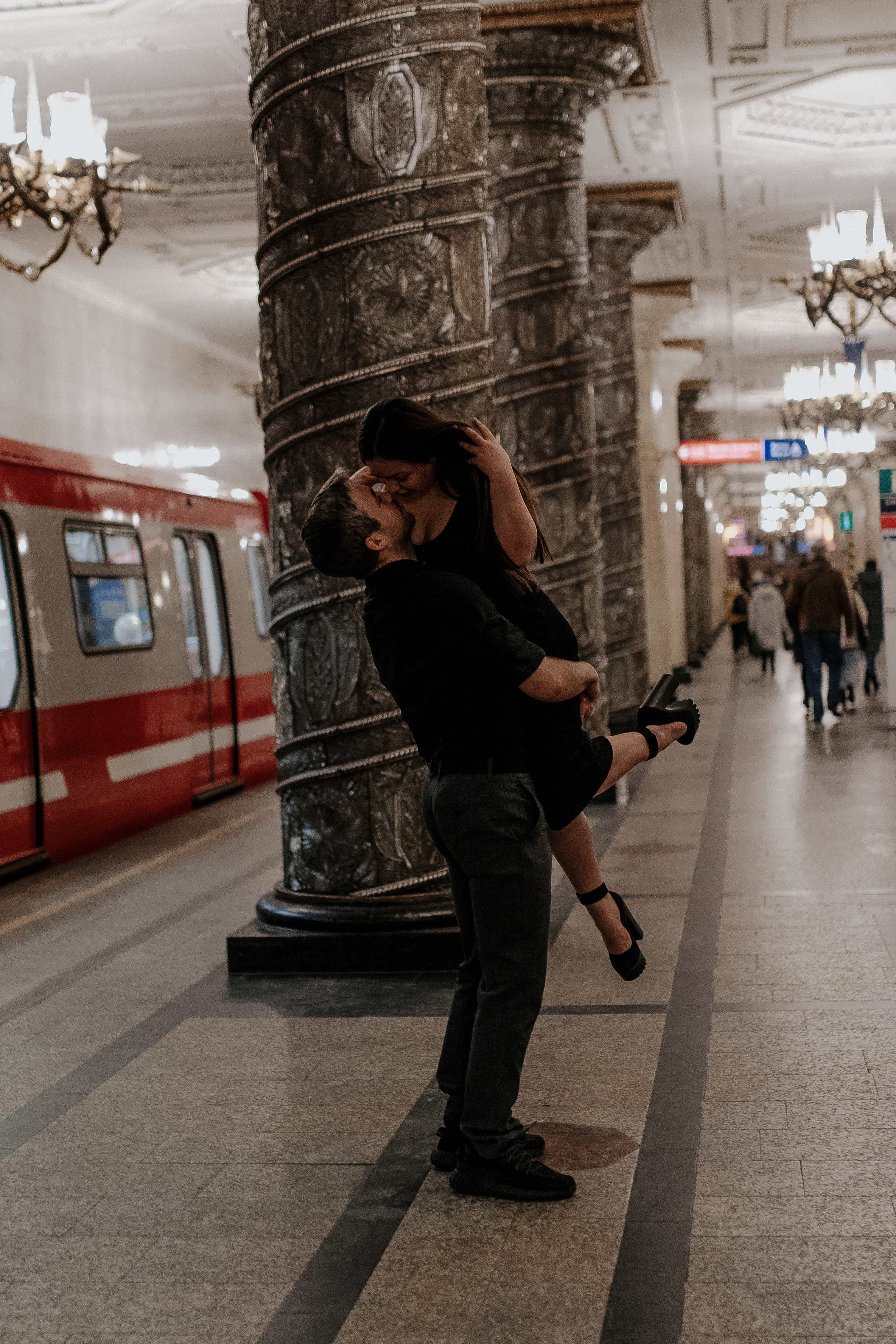 Lovestory в метро Петербурга. Фотограф в Санкт-Петербурге Лиза Семченкова