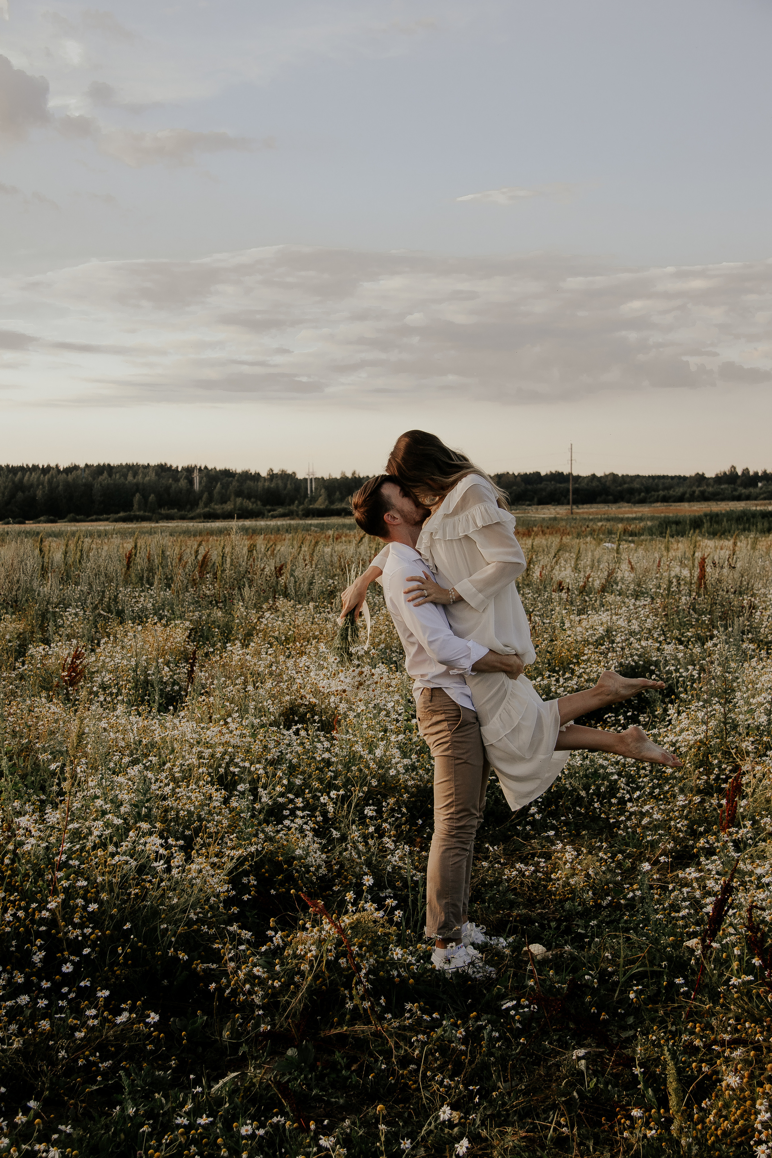 Нежная история любви в поле. Фотограф в Санкт-Петербурге Лиза Семченкова