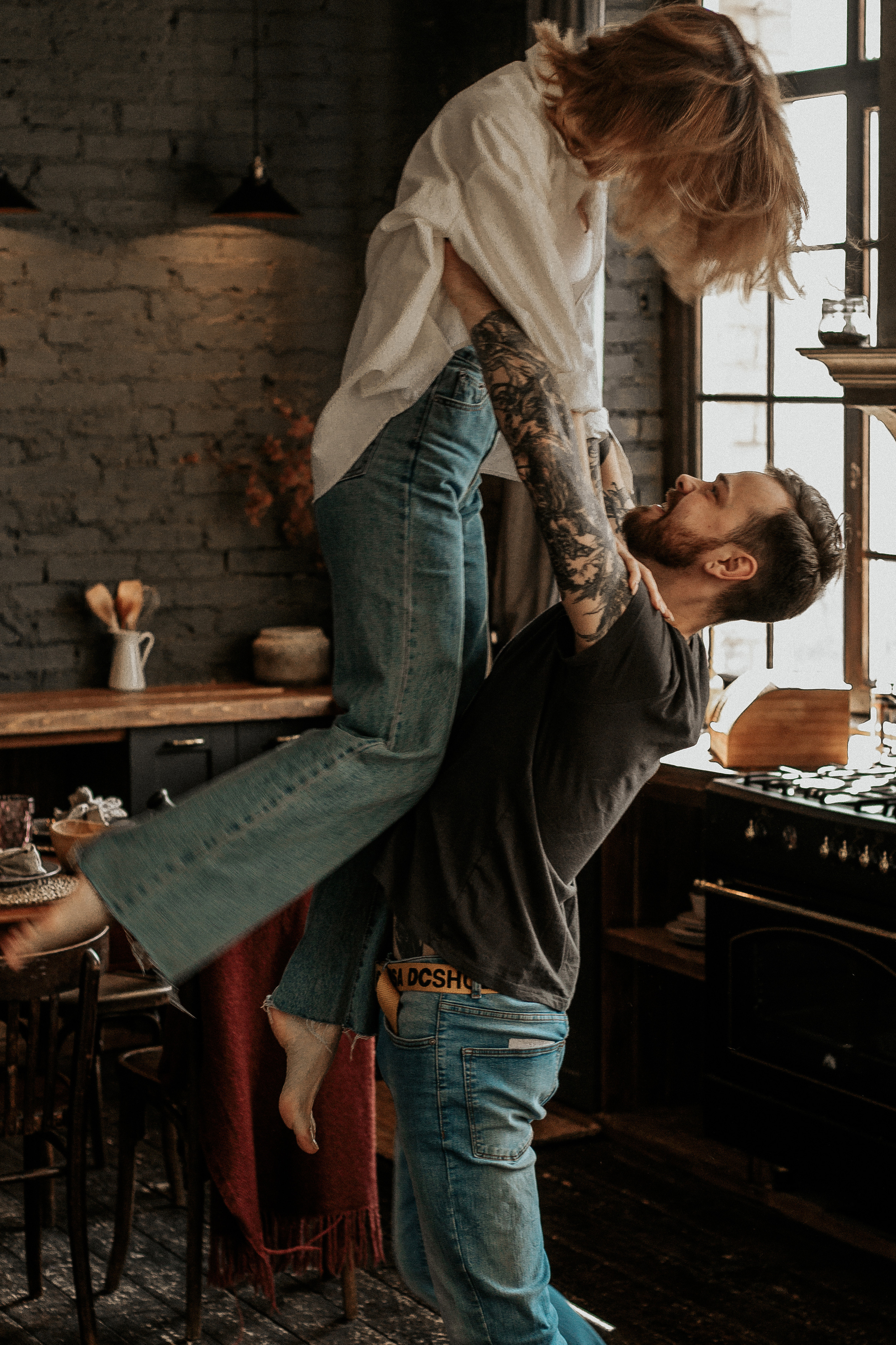 Лайфстайл фотосессия для двоих на кухне. Фотограф в Санкт-Петербурге Лиза Семченкова