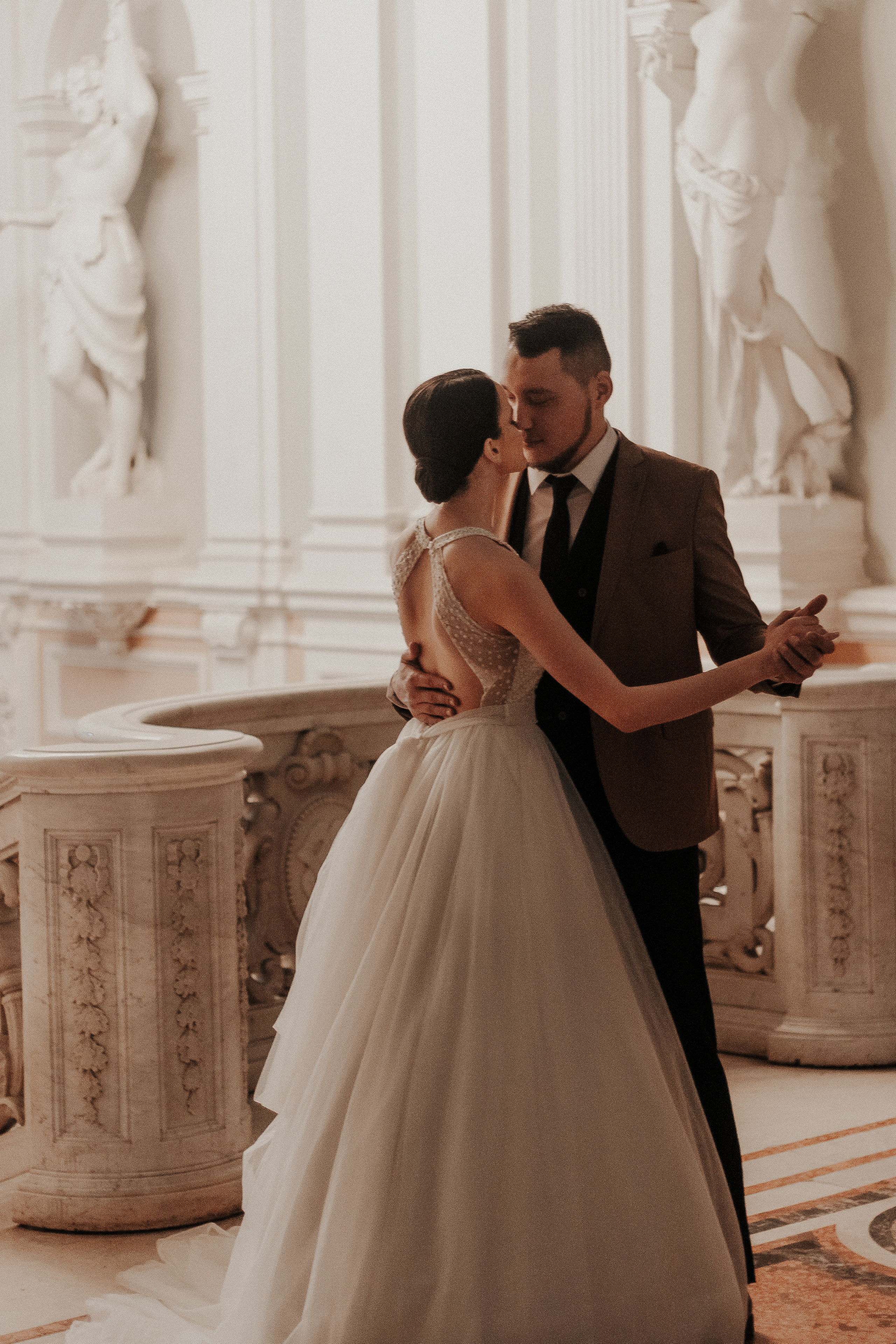 Нежная свадебная история в первом дворце Петербурга. Фотограф в Санкт-Петербурге Лиза Семченкова