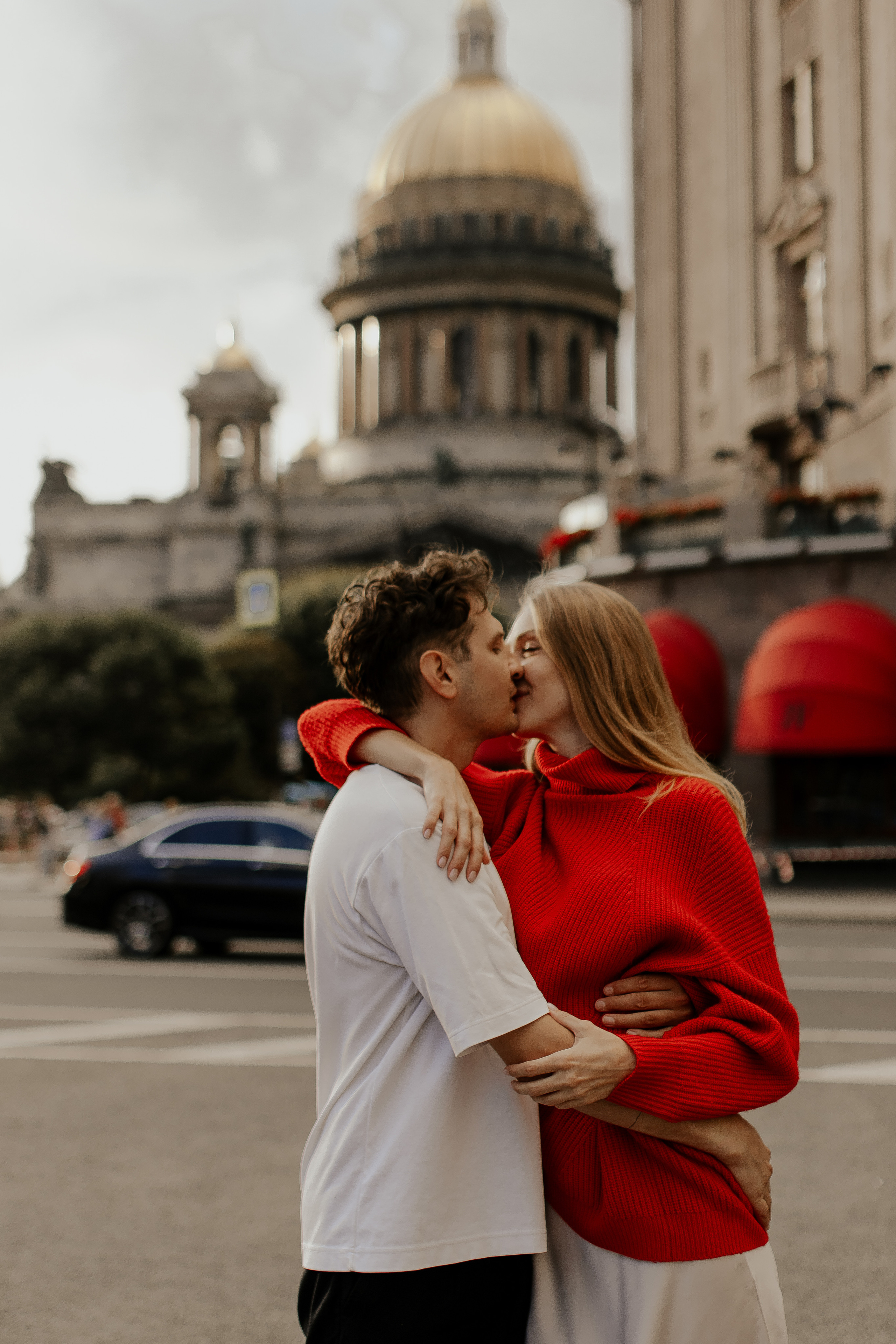 Прогулка влюбленных на кораблике по рекам и каналам. Фотограф в Санкт-Петербурге Лиза Семченкова