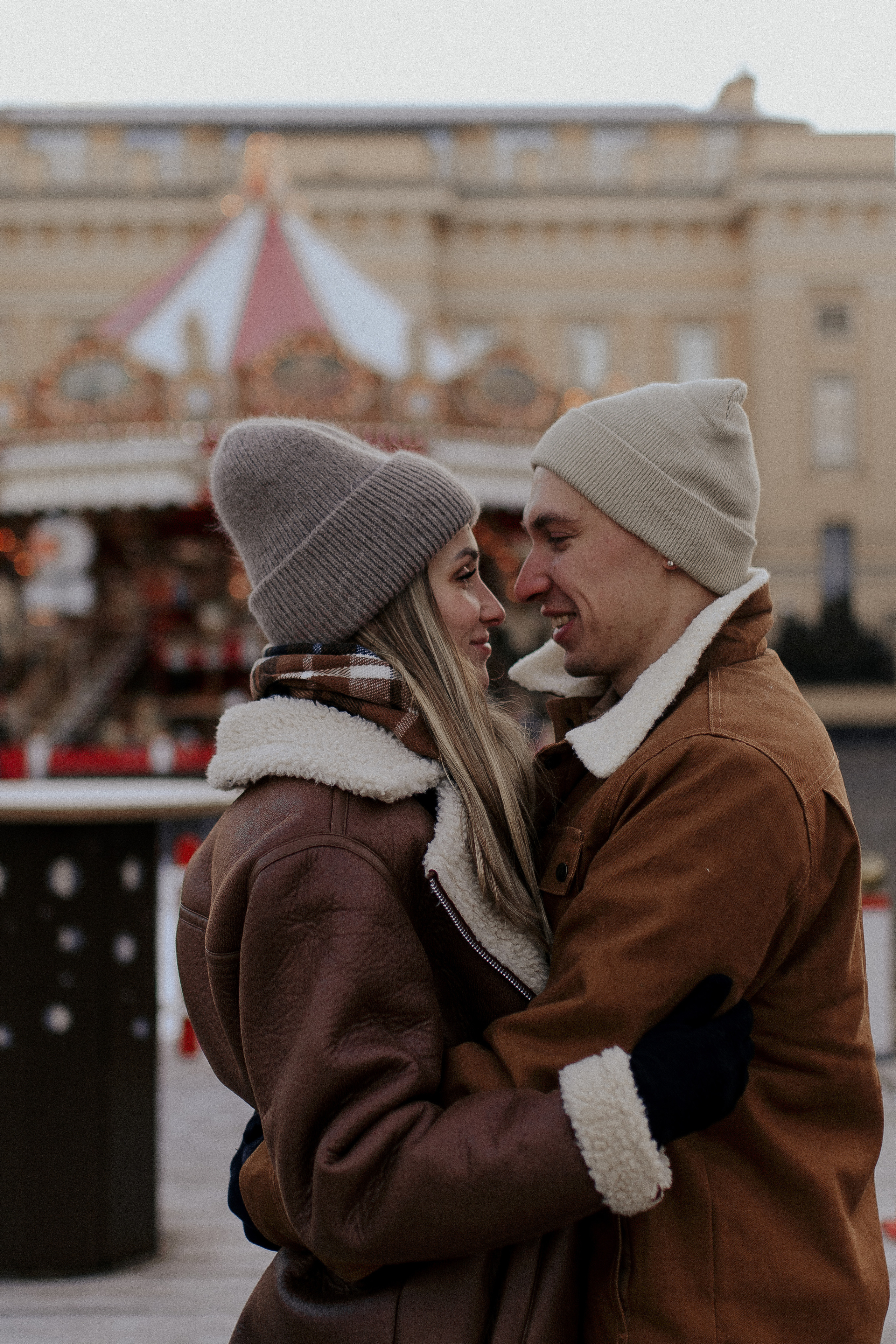 Двое на новогодней ярмарке. Фотограф в Санкт-Петербурге Лиза Семченкова