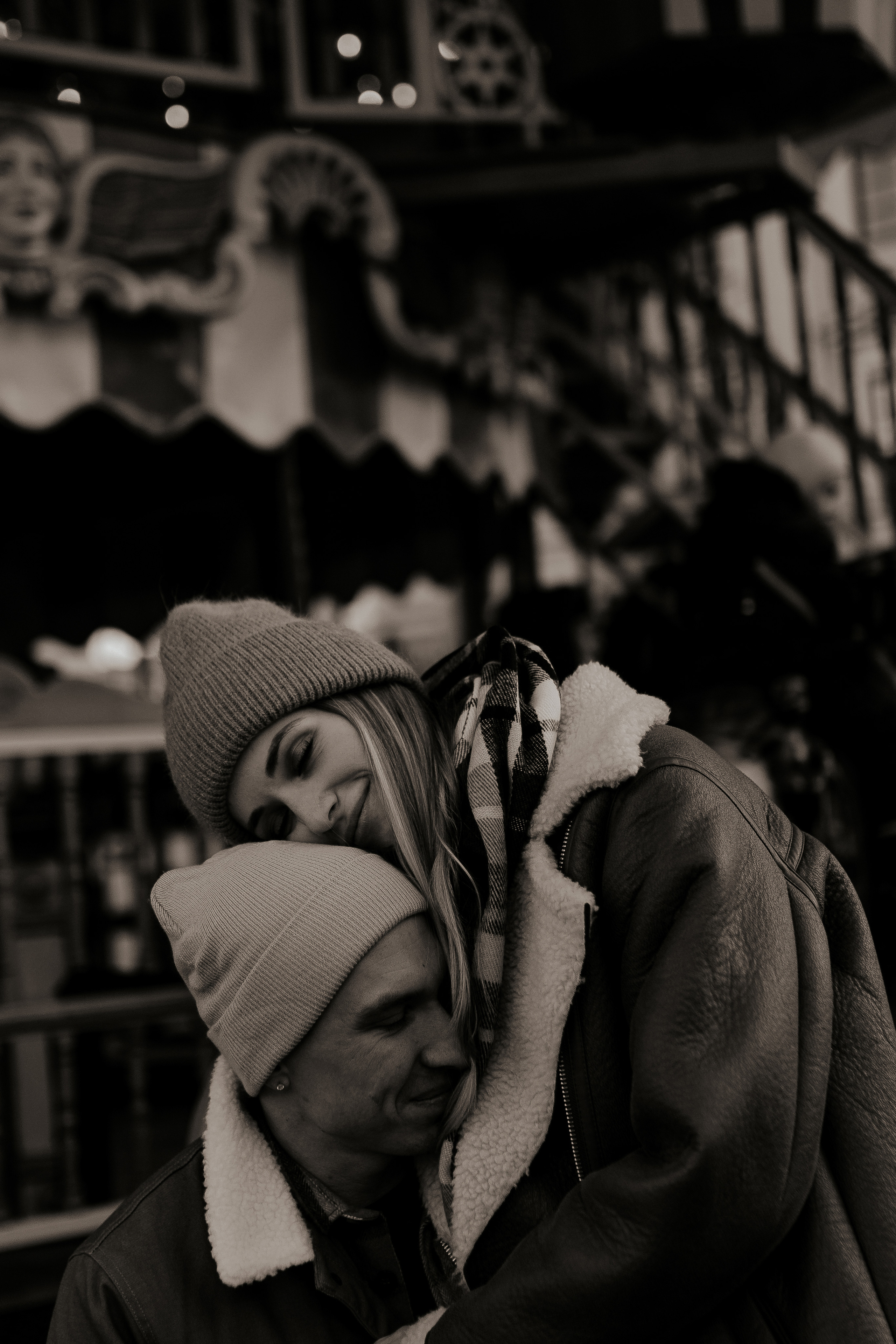 Двое на новогодней ярмарке. Фотограф в Санкт-Петербурге Лиза Семченкова