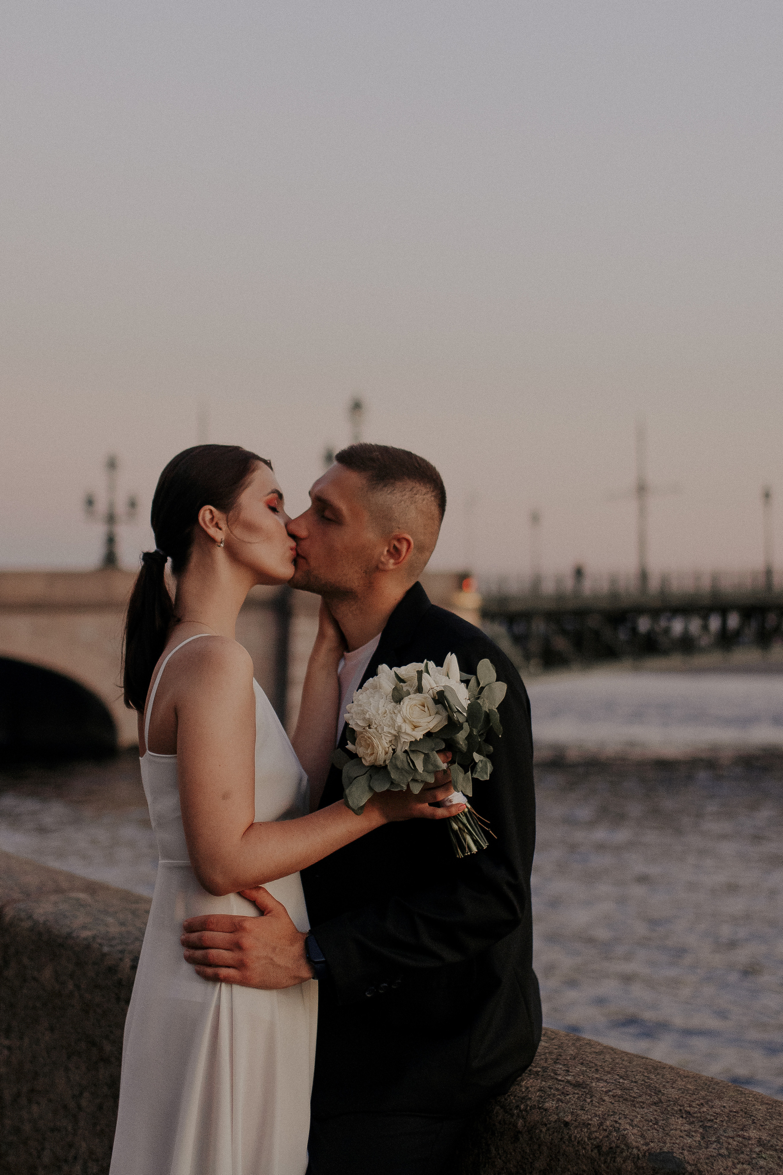 Свадебная фотосессия у разводных мостов. Фотограф в Санкт-Петербурге Лиза Семченкова