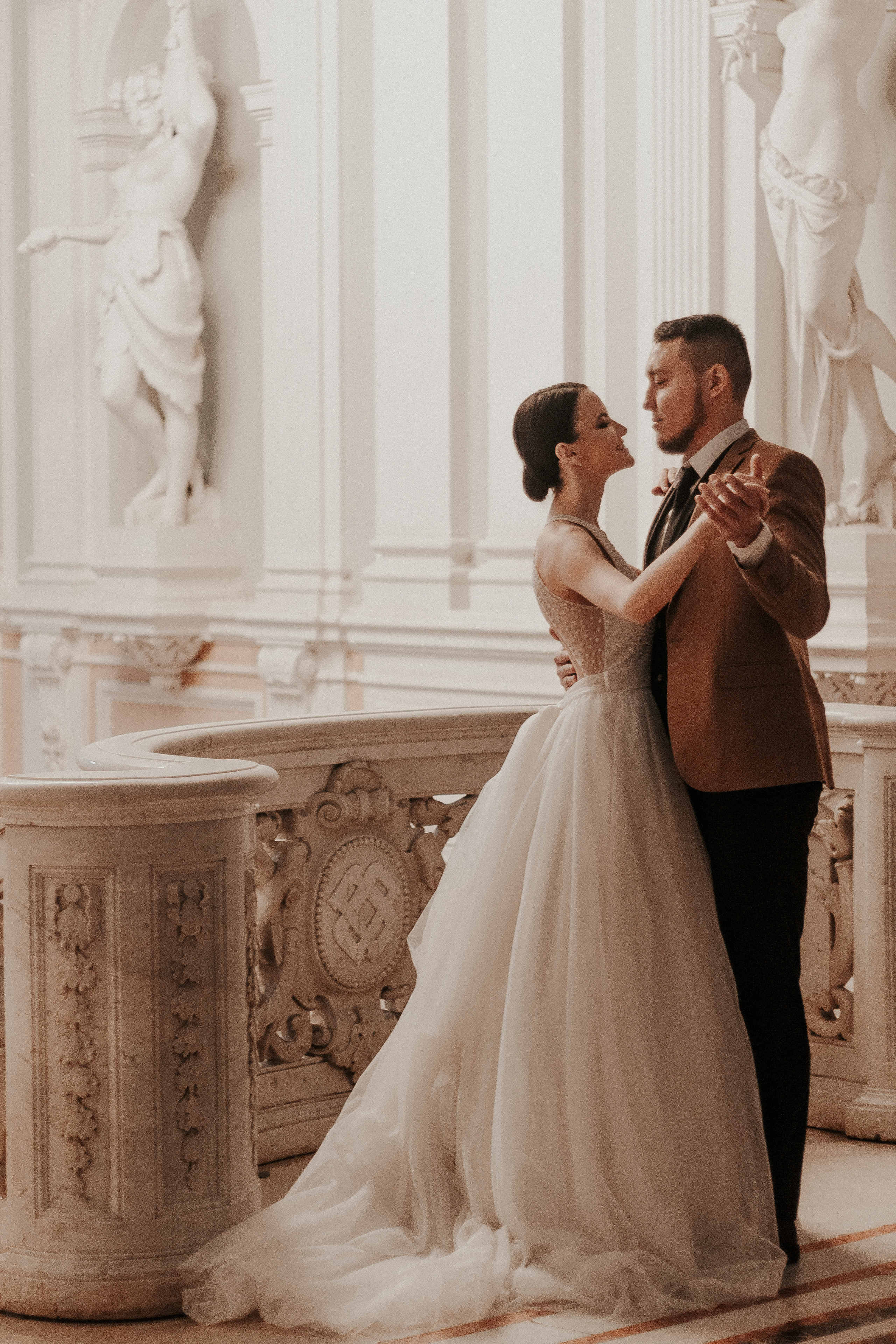 Нежная свадебная история в первом дворце Петербурга. Фотограф в Санкт-Петербурге Лиза Семченкова