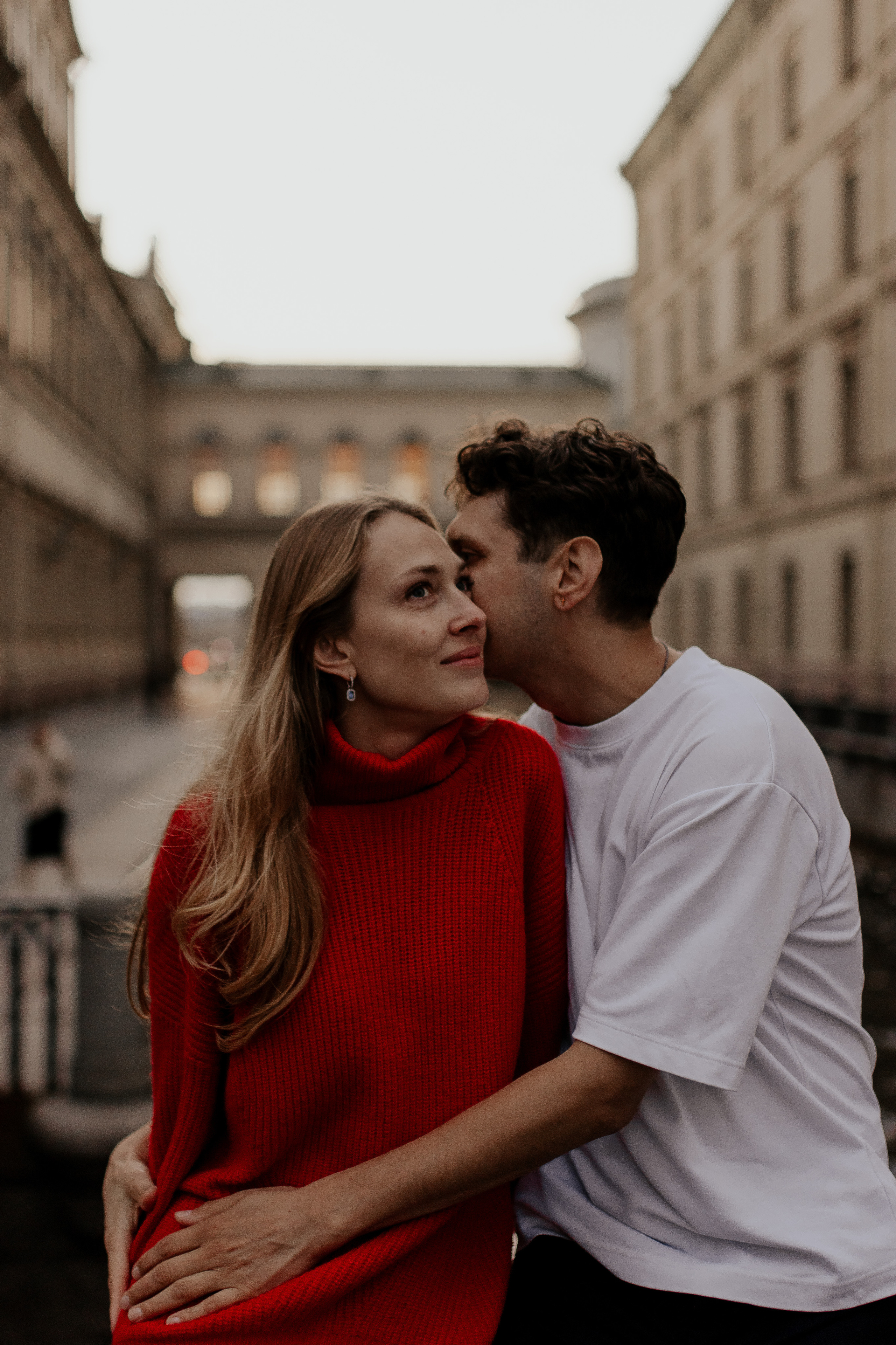 Прогулка влюбленных на кораблике по рекам и каналам. Фотограф в Санкт-Петербурге Лиза Семченкова