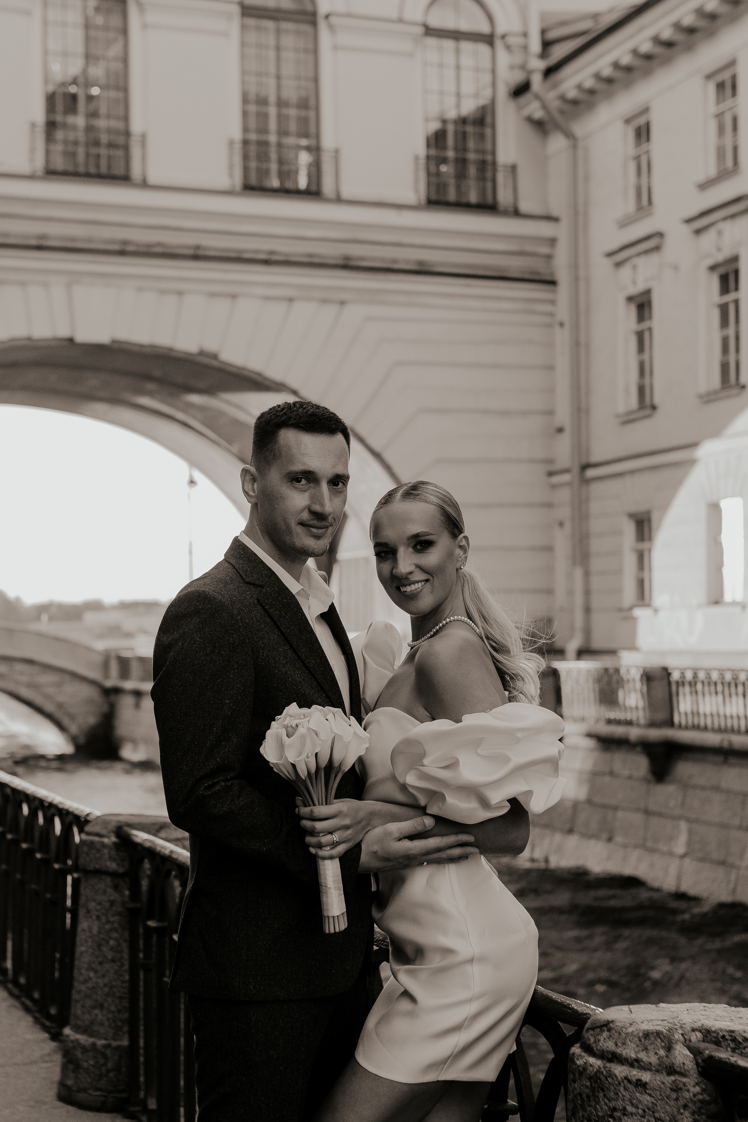 Свадебная прогулка по улицам Петербурга. Фотограф в Санкт-Петербурге Лиза Семченкова