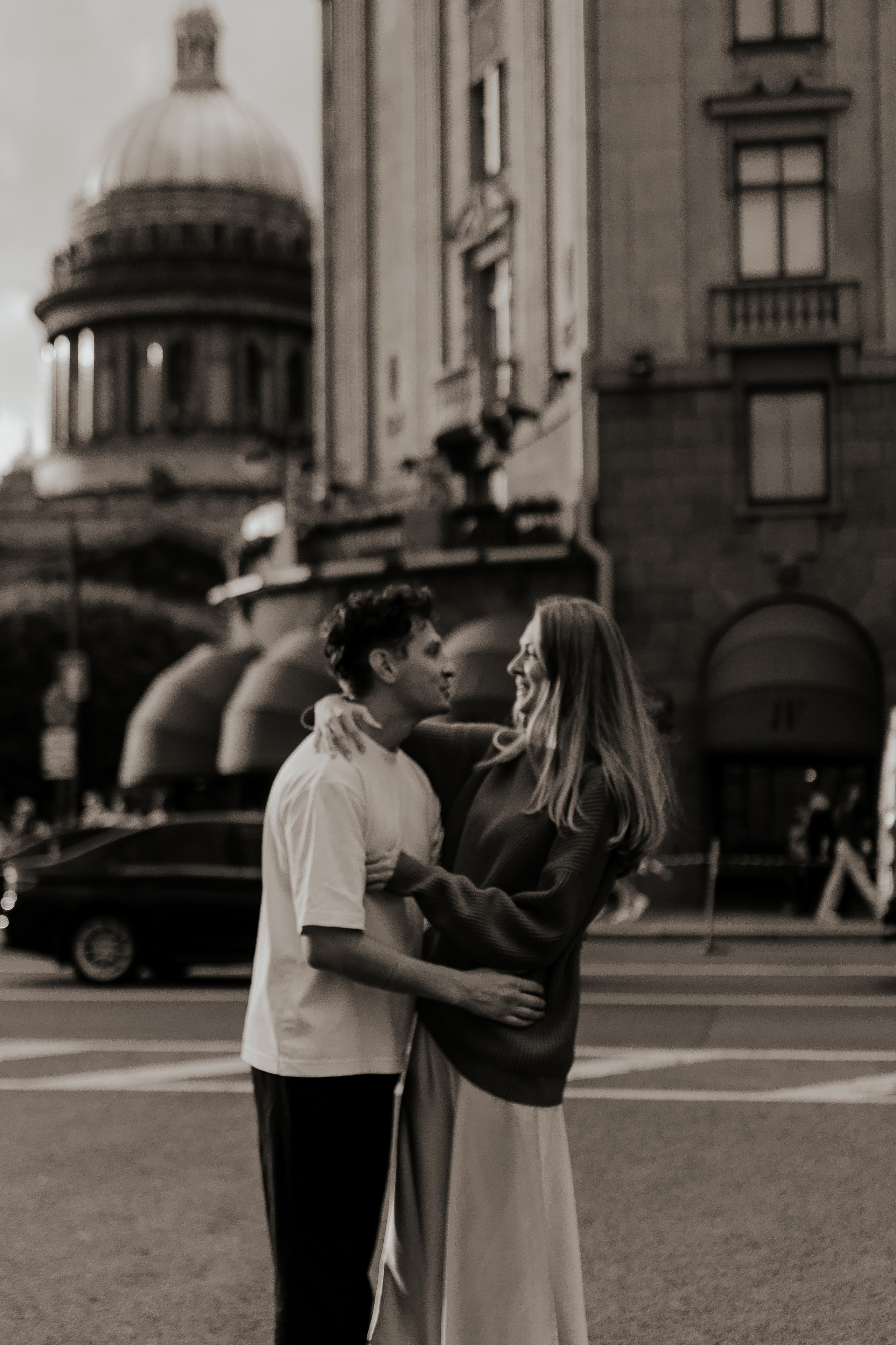 Прогулка влюбленных на кораблике по рекам и каналам. Фотограф в Санкт-Петербурге Лиза Семченкова