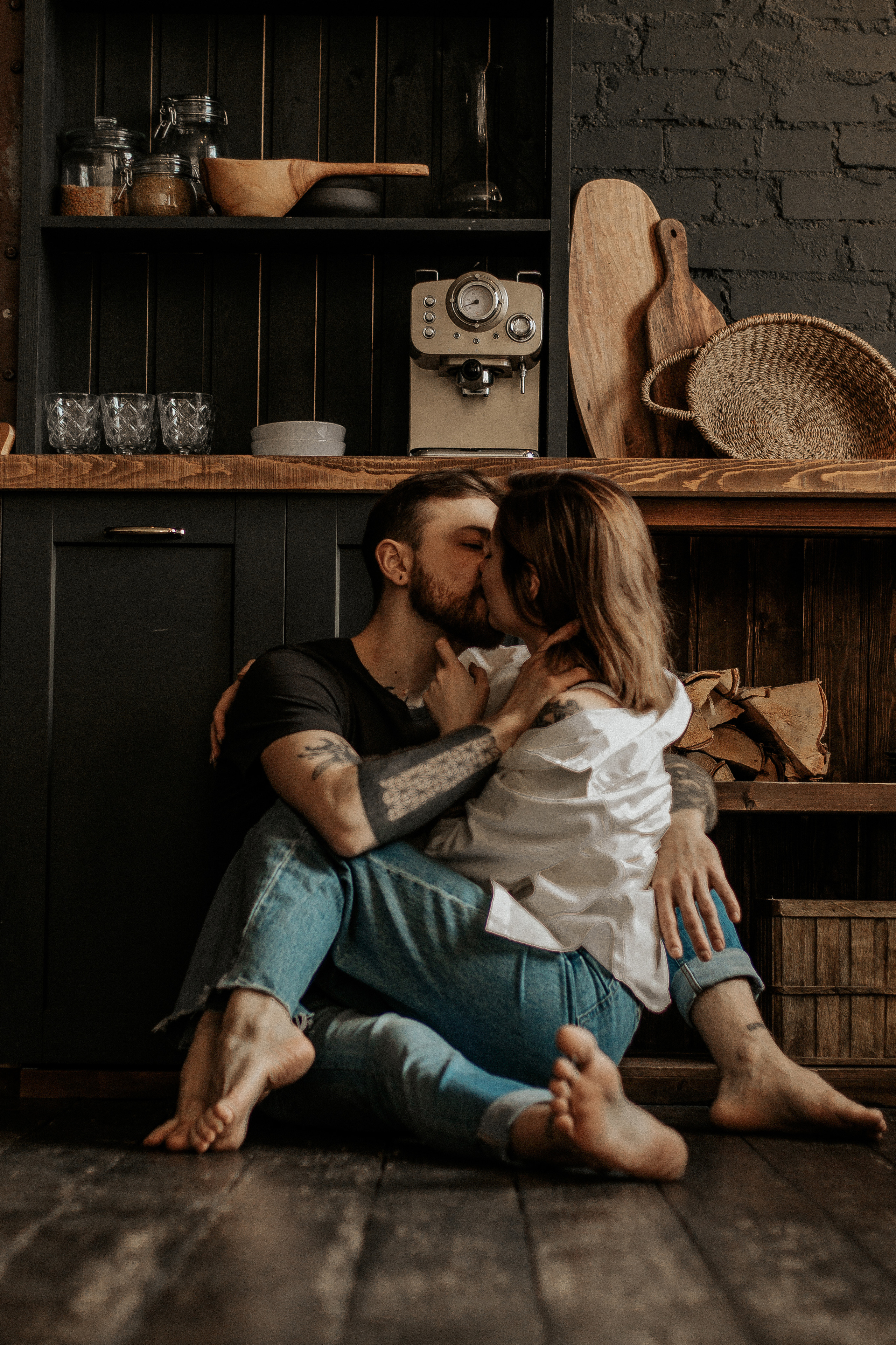 Лайфстайл фотосессия для двоих на кухне. Фотограф в Санкт-Петербурге Лиза Семченкова