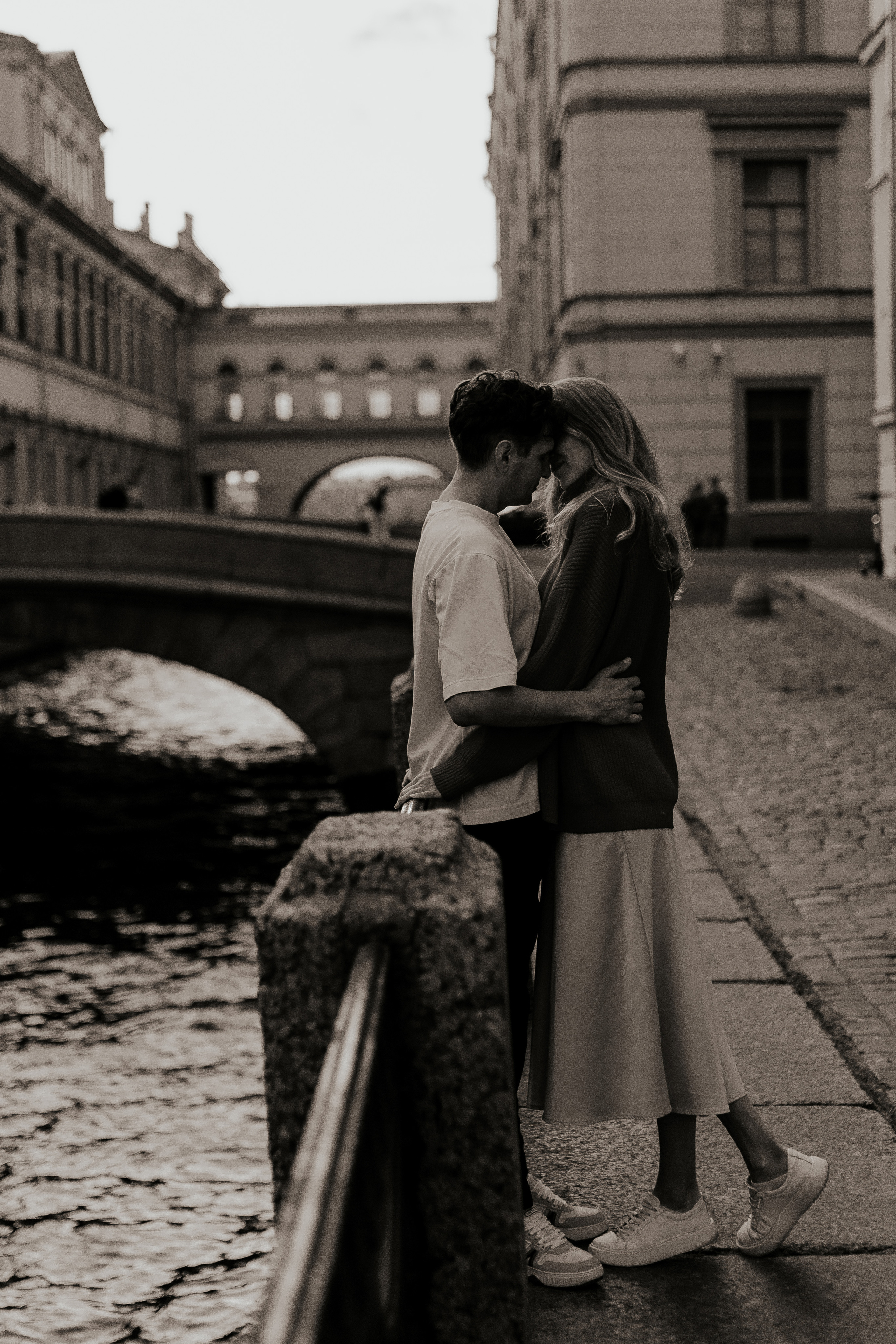 Прогулка влюбленных на кораблике по рекам и каналам. Фотограф в Санкт-Петербурге Лиза Семченкова