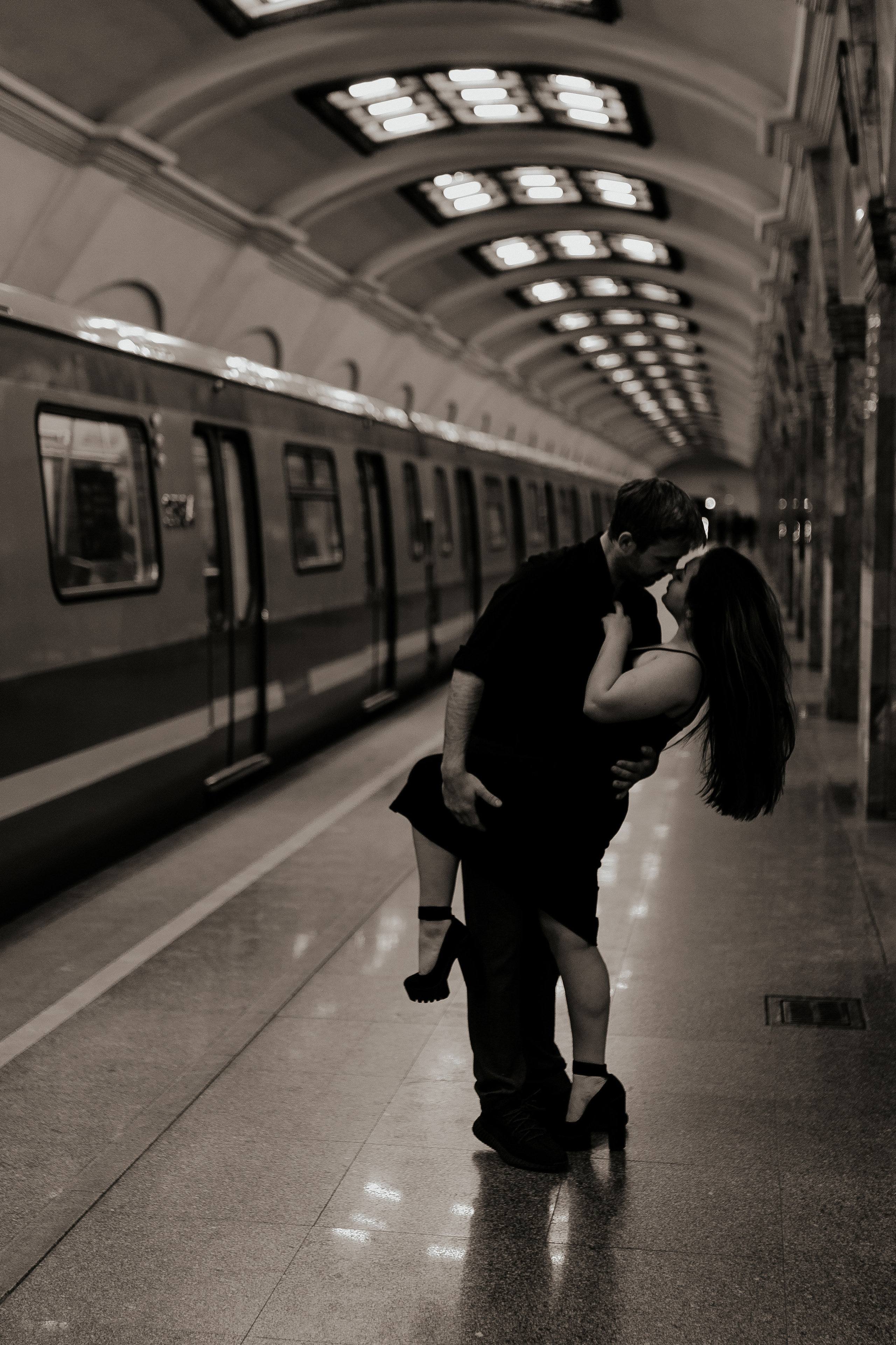 Lovestory в метро Петербурга. Фотограф в Санкт-Петербурге Лиза Семченкова