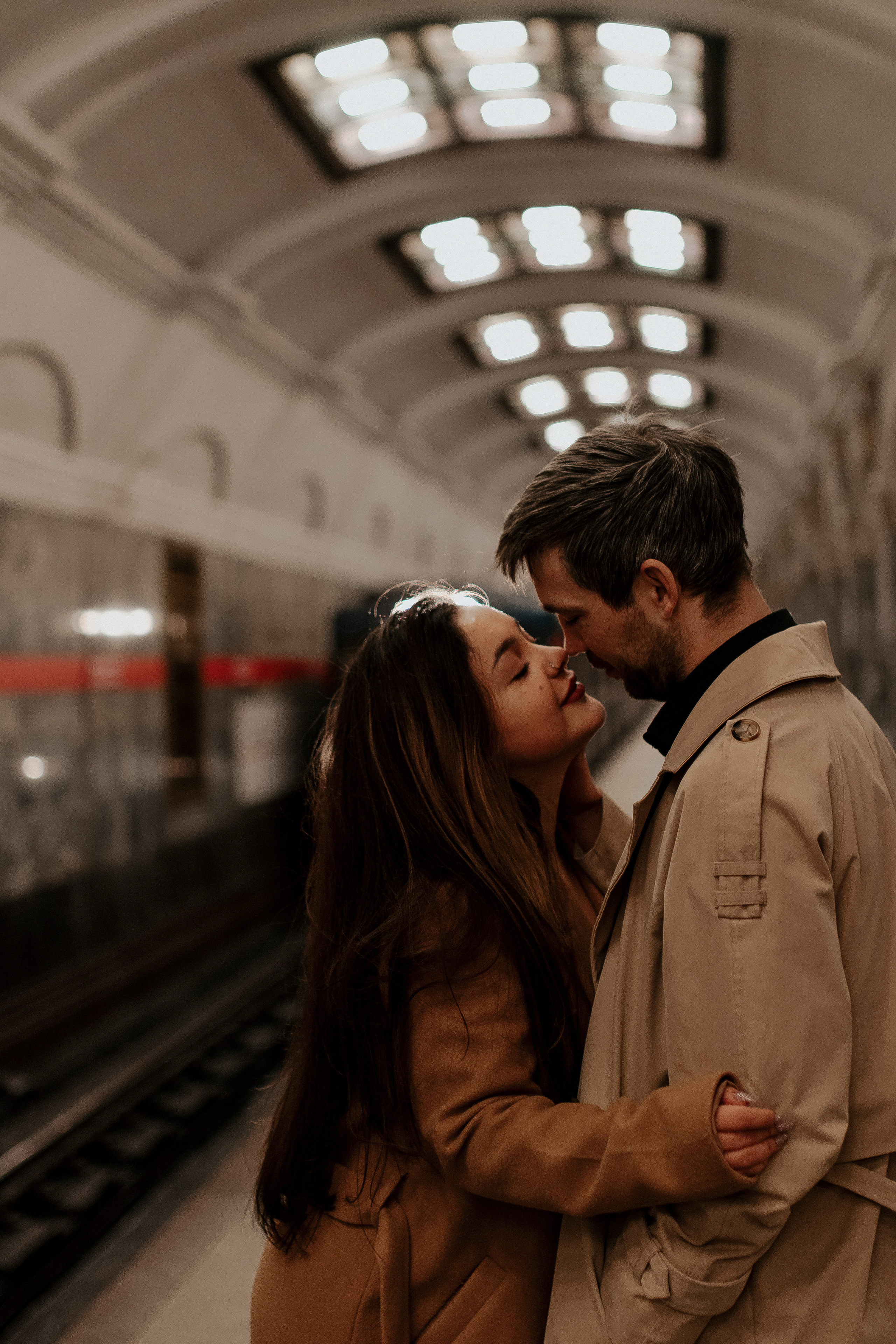 Lovestory в метро Петербурга. Фотограф в Санкт-Петербурге Лиза Семченкова