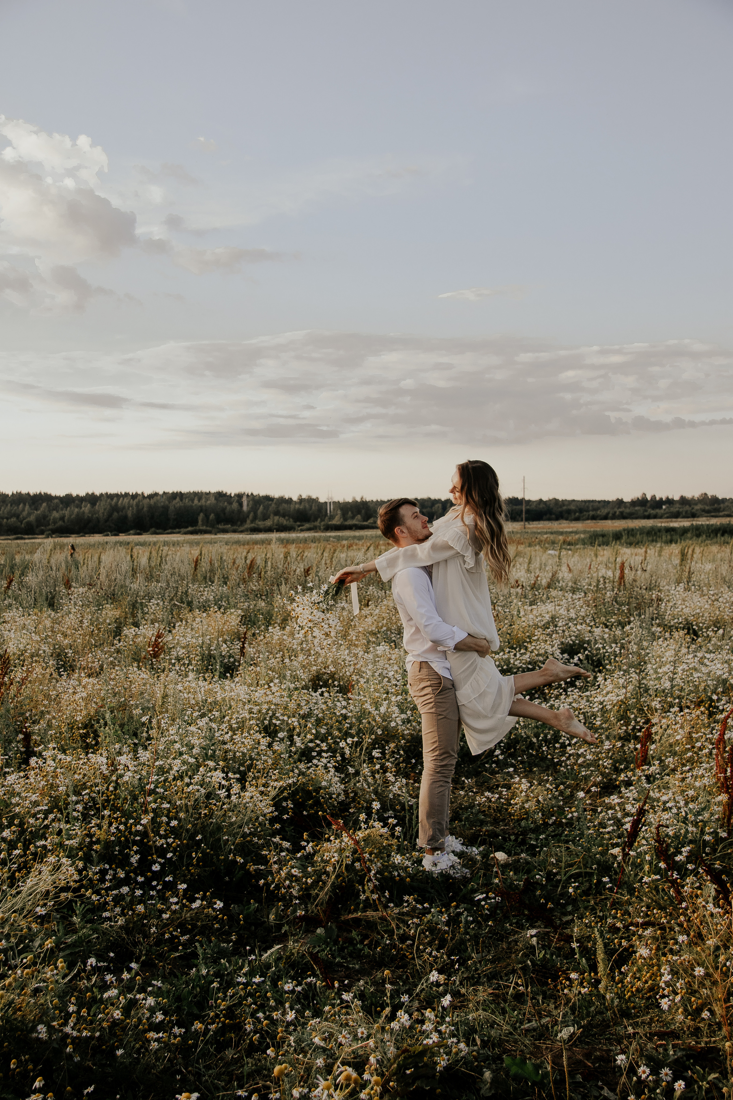 Нежная история любви в поле. Фотограф в Санкт-Петербурге Лиза Семченкова