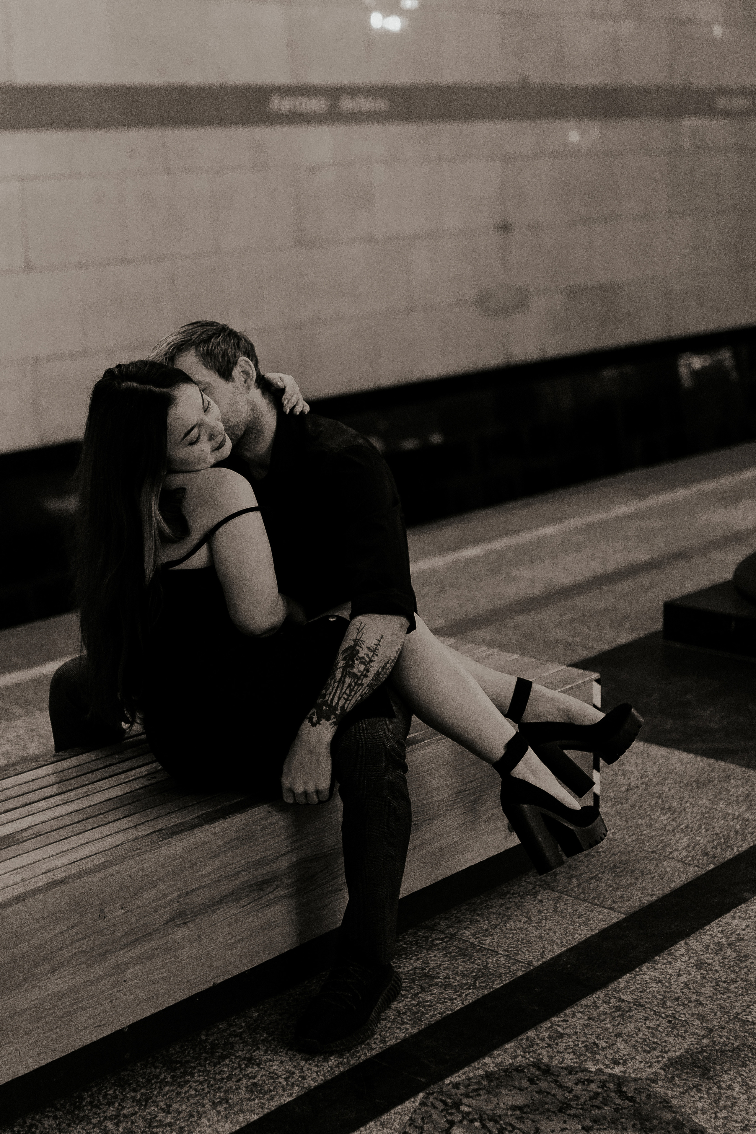 Lovestory в метро Петербурга. Фотограф в Санкт-Петербурге Лиза Семченкова