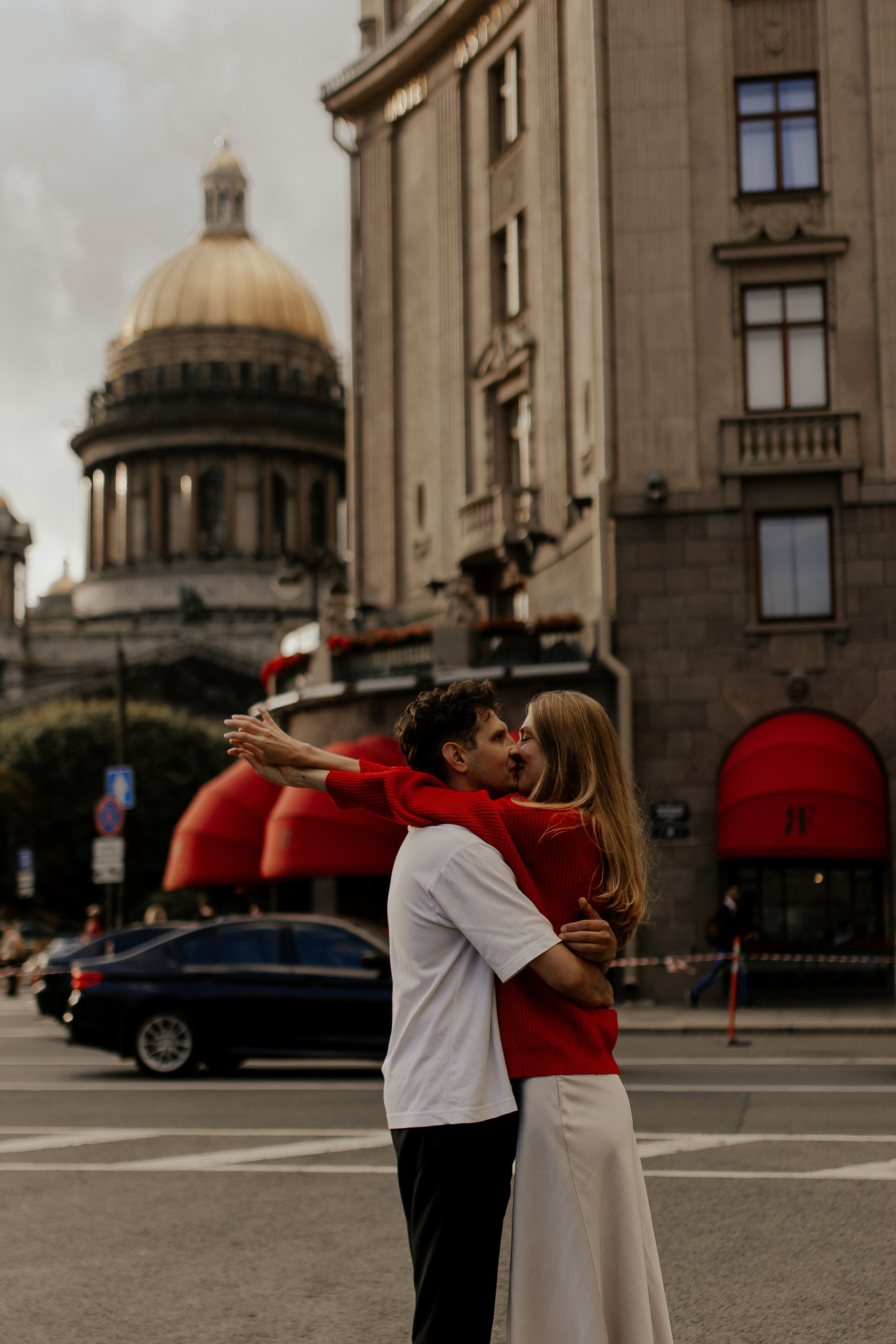 Прогулка влюбленных на кораблике по рекам и каналам. Фотограф в Санкт-Петербурге Лиза Семченкова