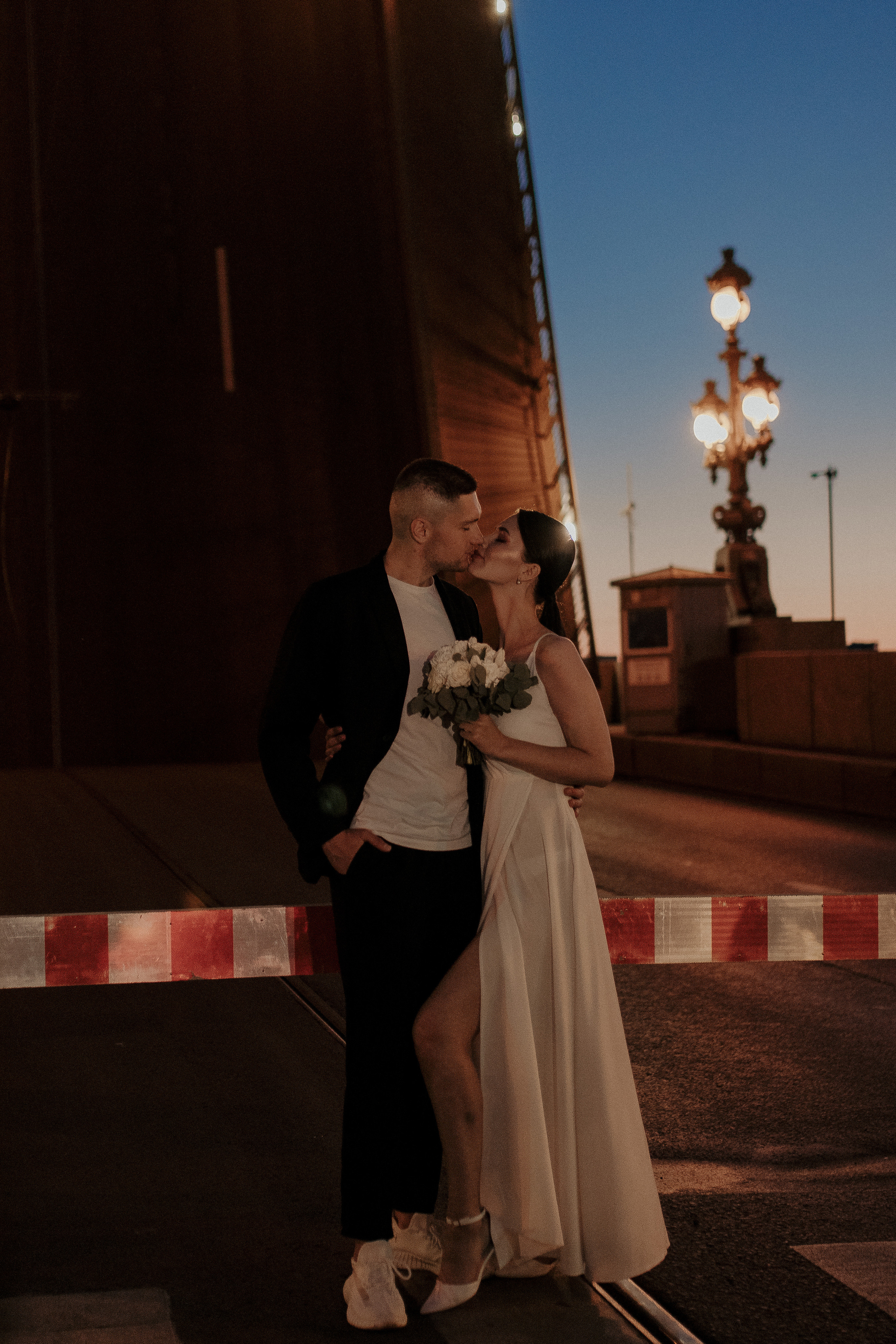 Свадебная фотосессия у разводных мостов. Фотограф в Санкт-Петербурге Лиза Семченкова