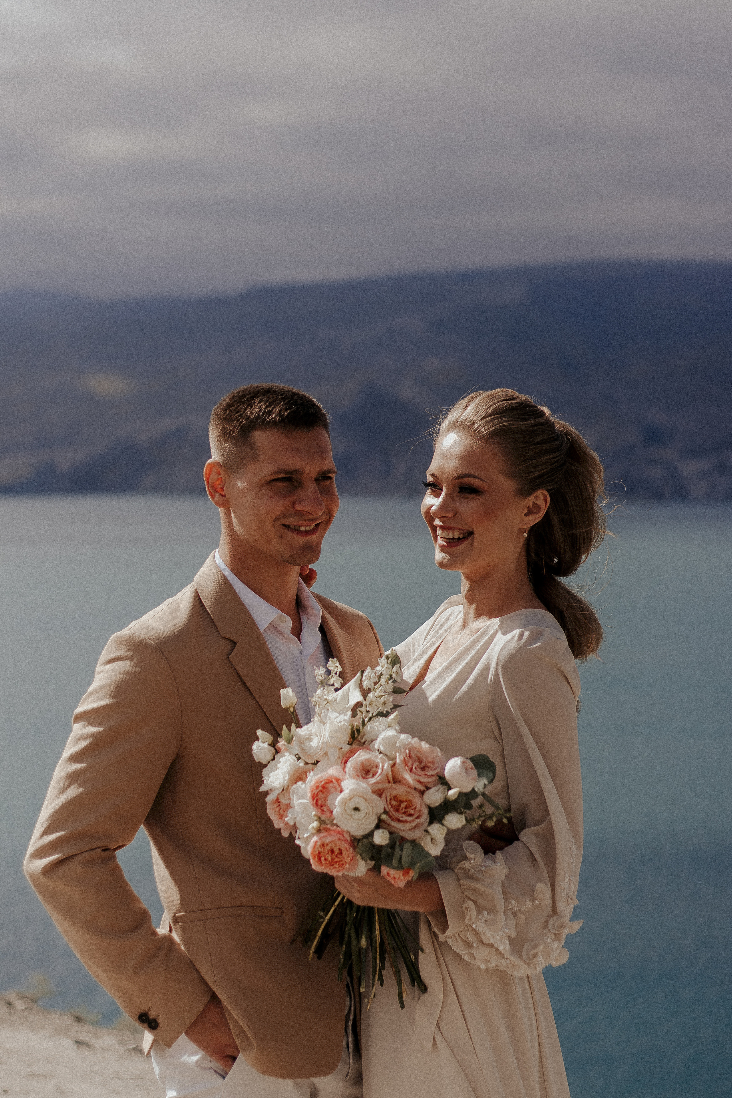 Море внутри — свадебная фотосессия у озера в Дагестане. Фотограф в Санкт-Петербурге Лиза Семченкова