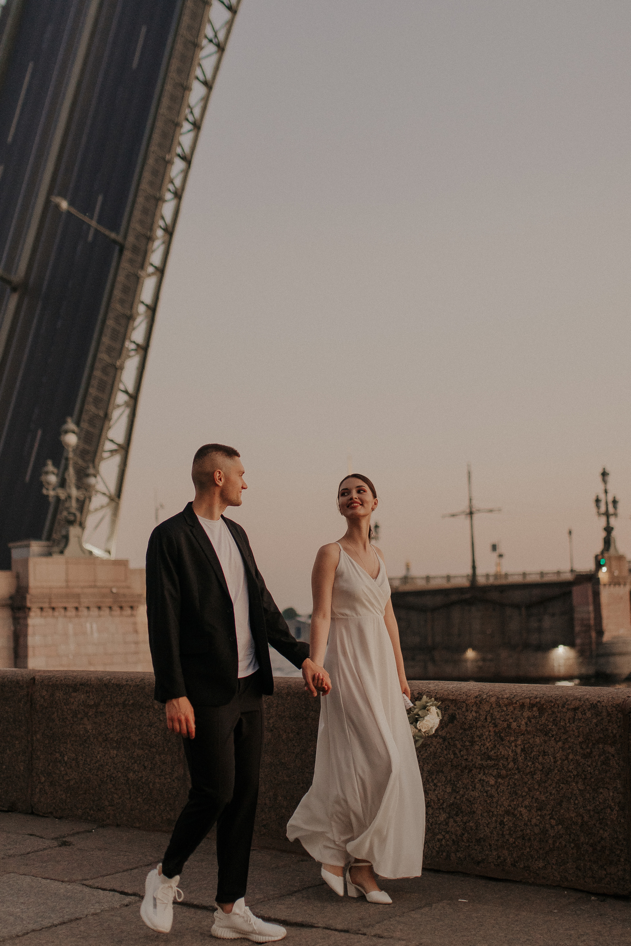 Свадебная фотосессия у разводных мостов. Фотограф в Санкт-Петербурге Лиза Семченкова