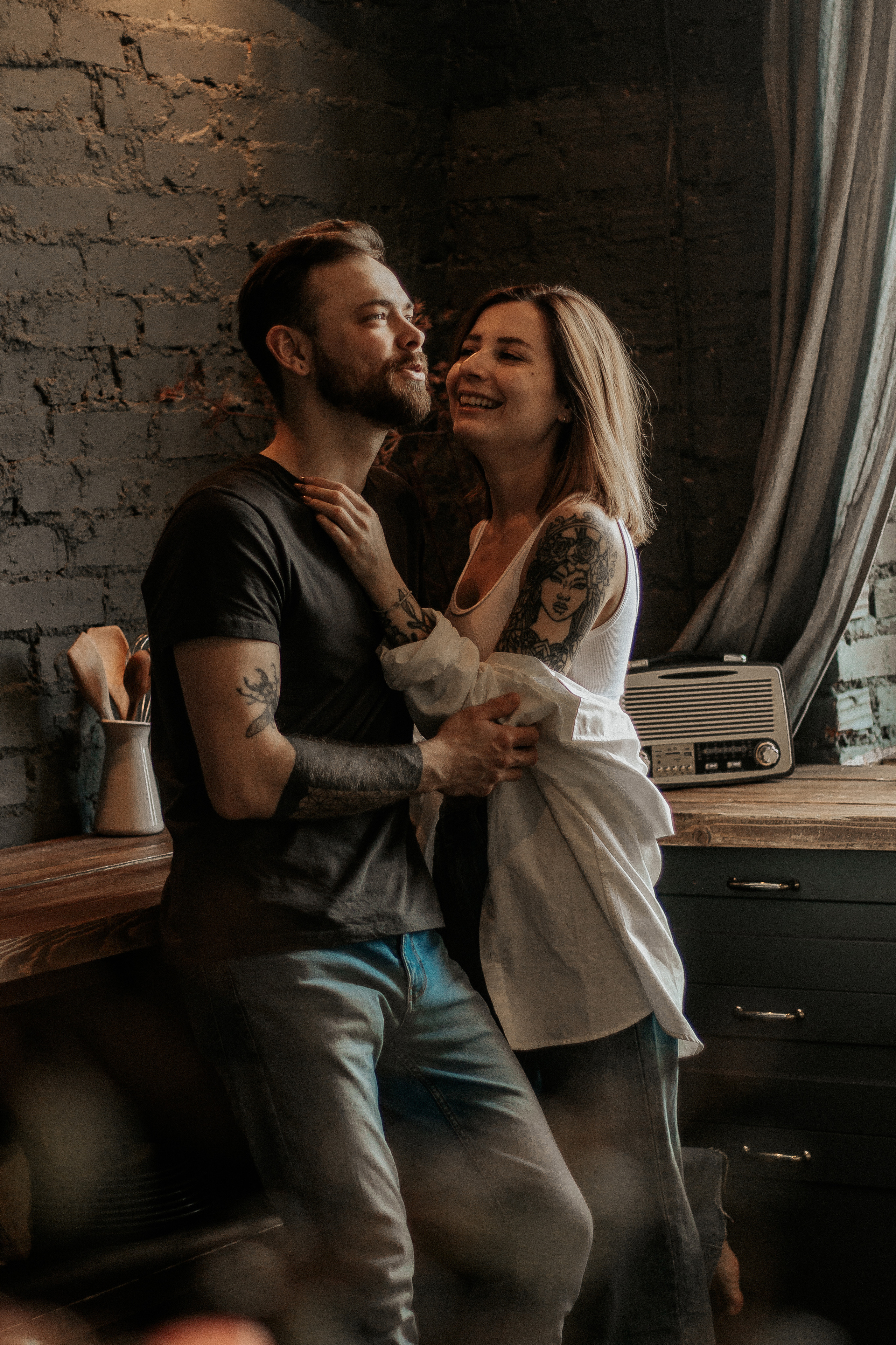 Лайфстайл фотосессия для двоих на кухне. Фотограф в Санкт-Петербурге Лиза Семченкова