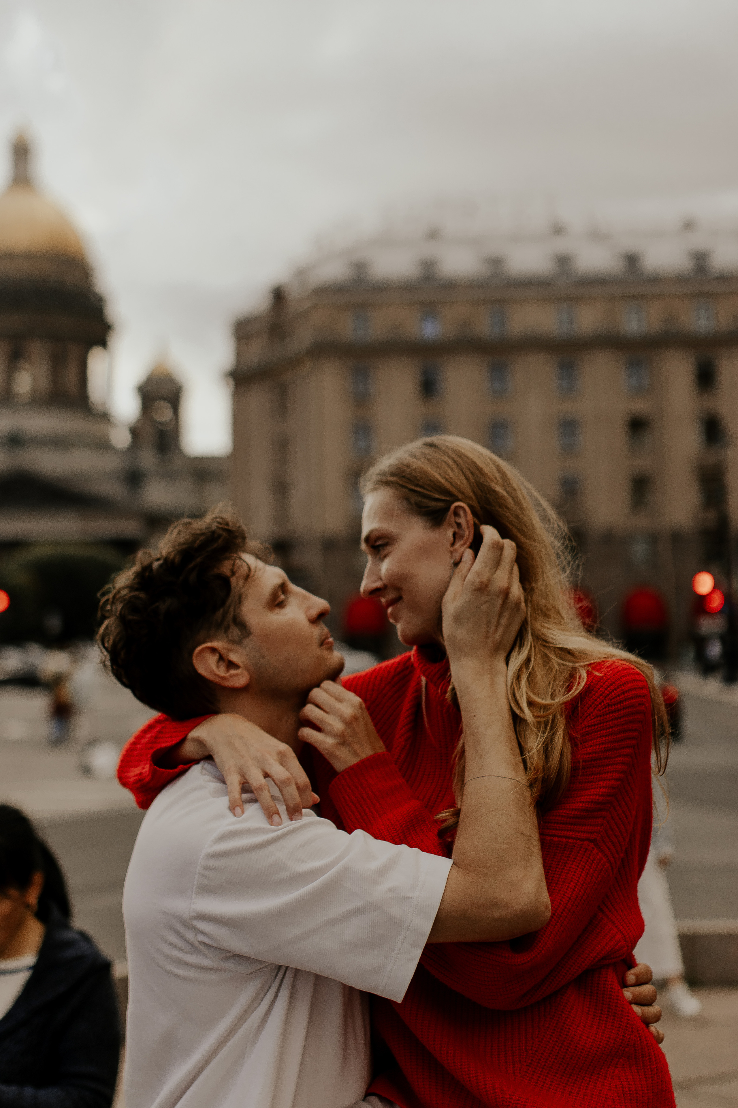 Прогулка влюбленных на кораблике по рекам и каналам. Фотограф в Санкт-Петербурге Лиза Семченкова