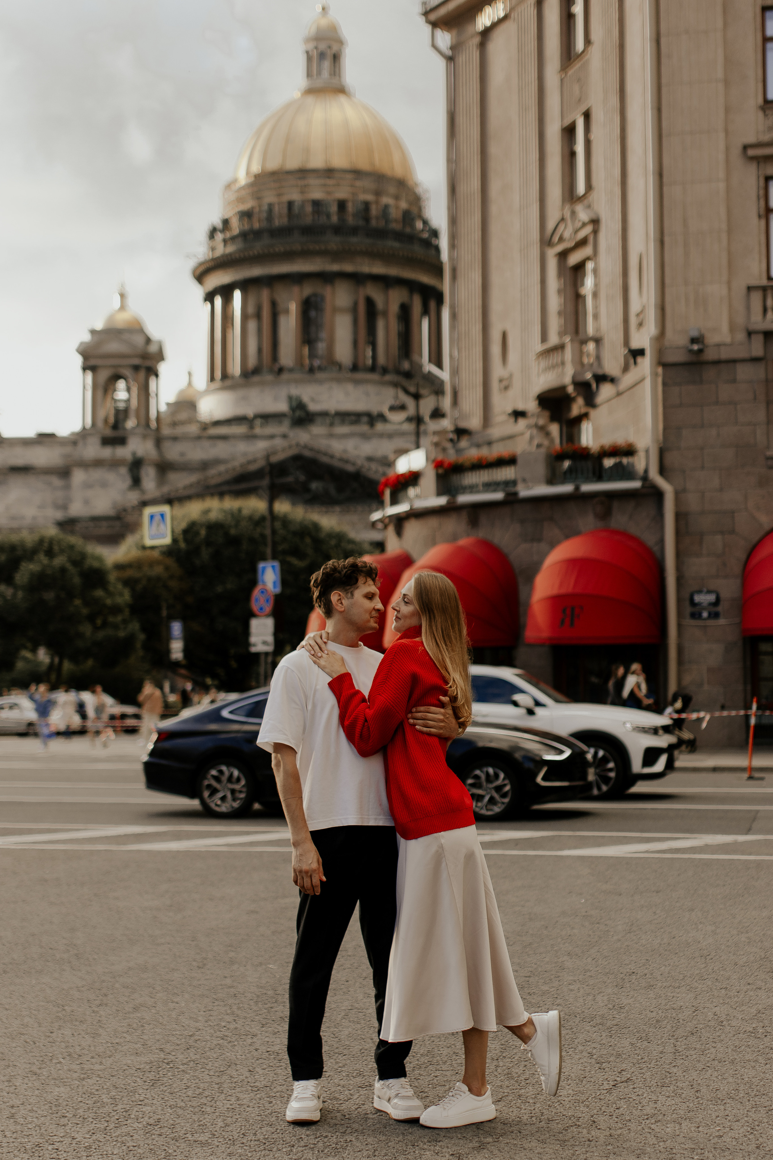 Прогулка влюбленных на кораблике по рекам и каналам. Фотограф в Санкт-Петербурге Лиза Семченкова
