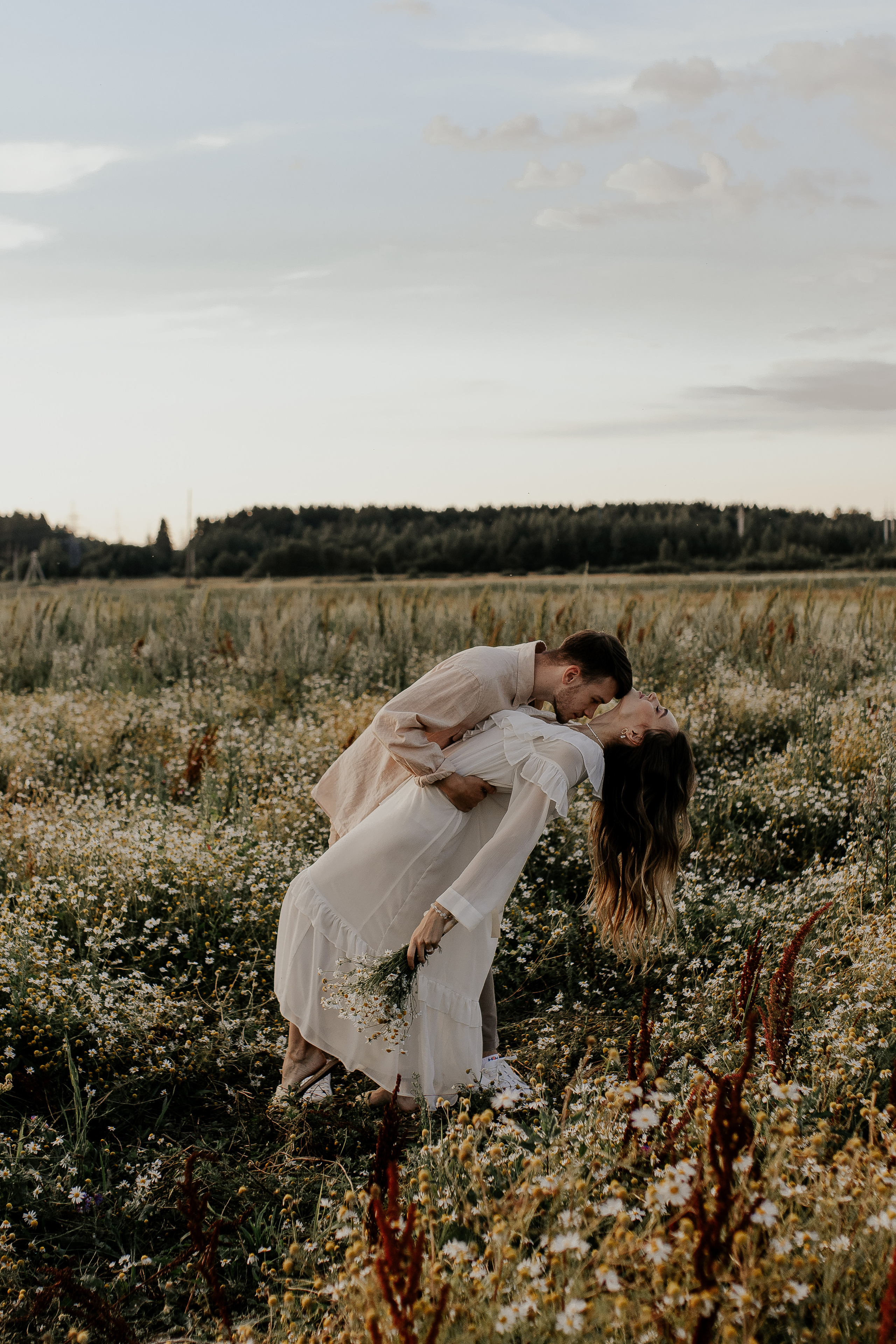 Нежная история любви в поле. Фотограф в Санкт-Петербурге Лиза Семченкова