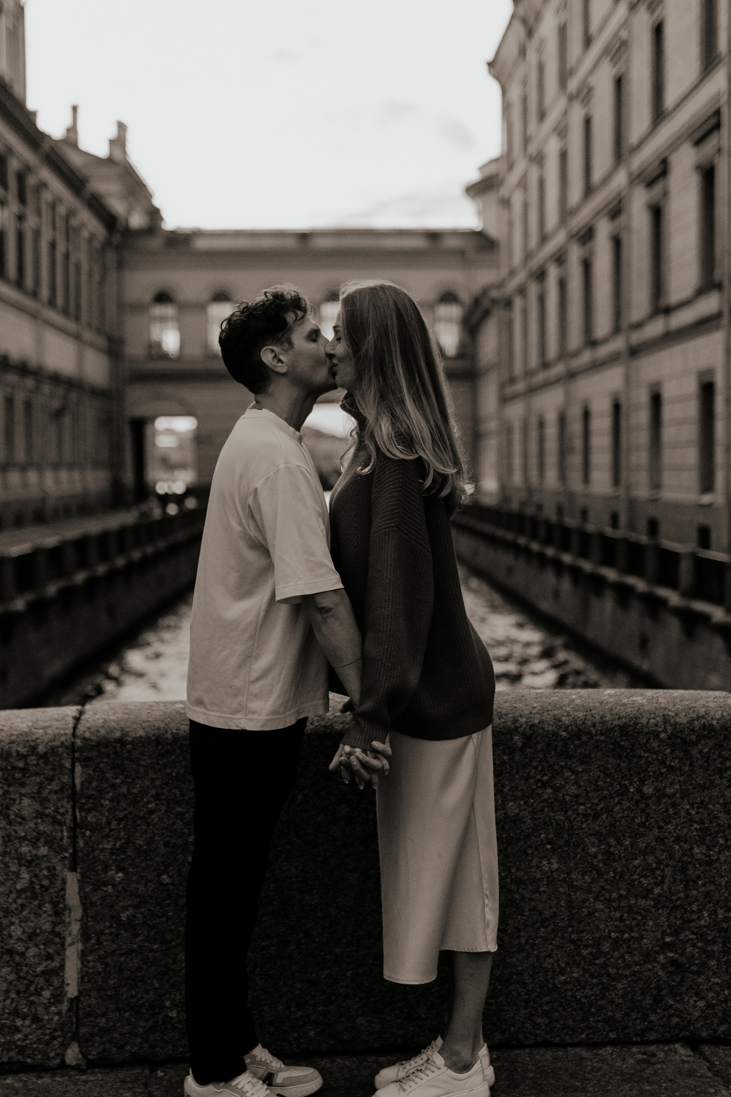 Прогулка влюбленных на кораблике по рекам и каналам. Фотограф в Санкт-Петербурге Лиза Семченкова