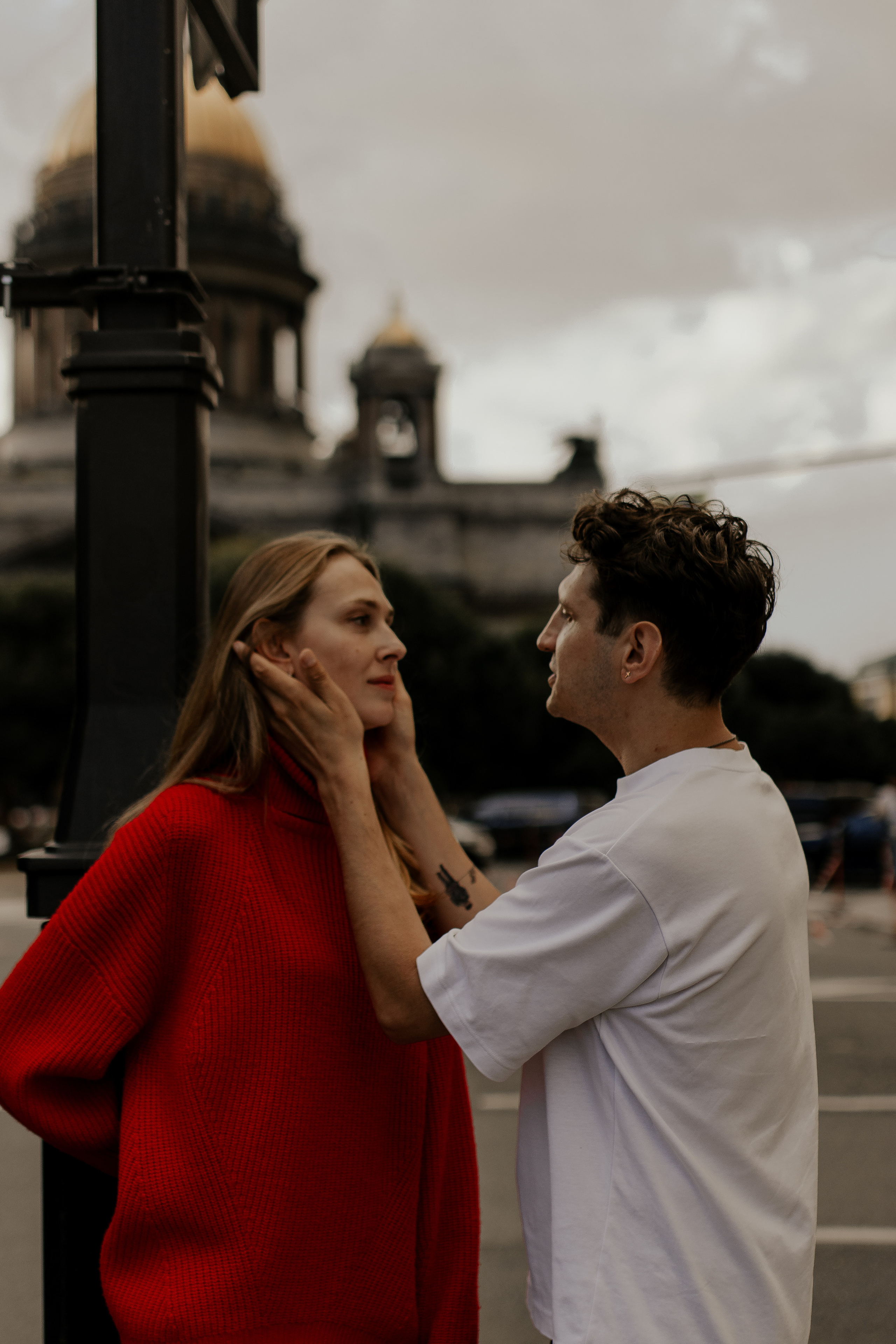 Прогулка влюбленных на кораблике по рекам и каналам. Фотограф в Санкт-Петербурге Лиза Семченкова