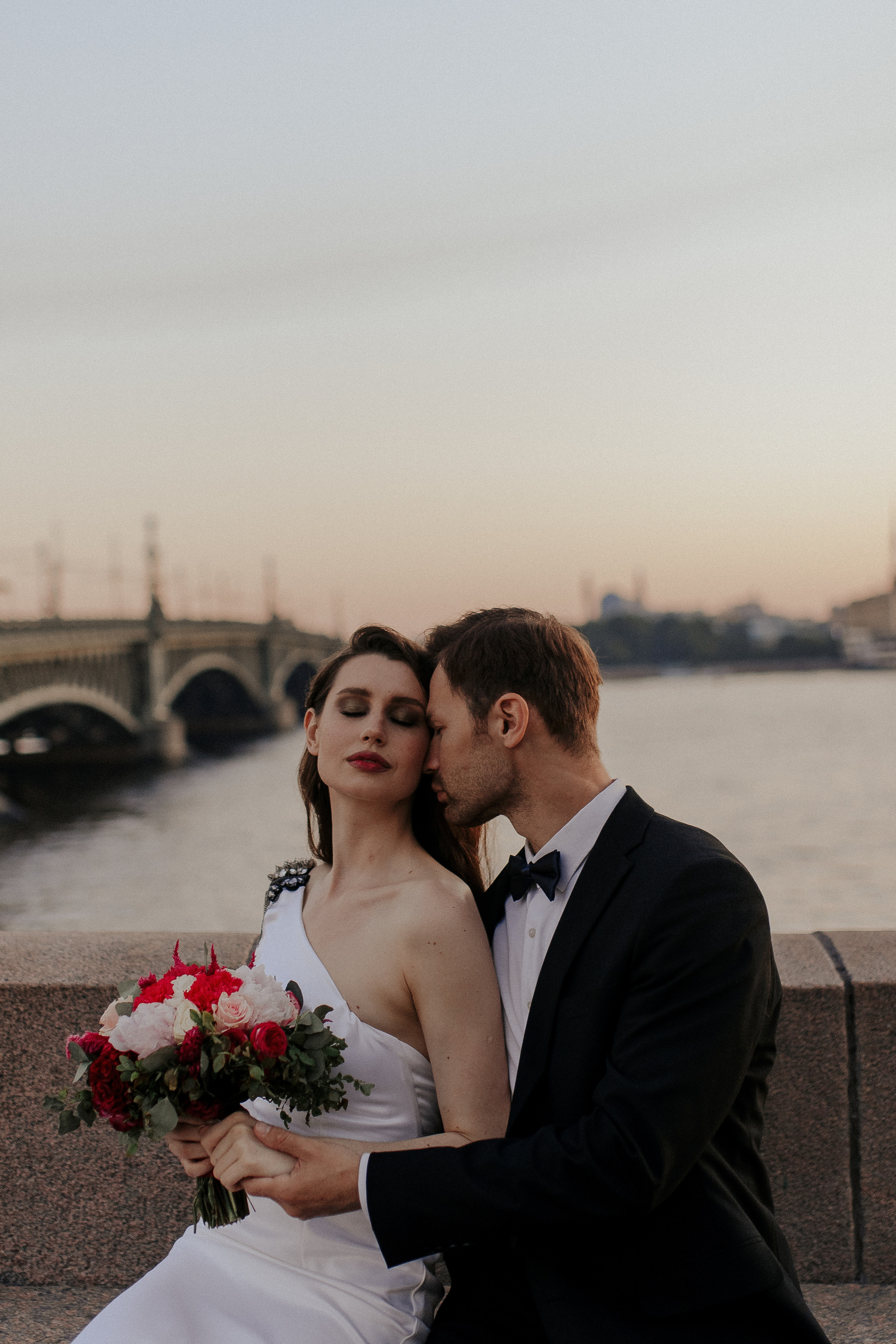 Свадьба на рассвете в Петербурге. Фотограф в Санкт-Петербурге Лиза Семченкова