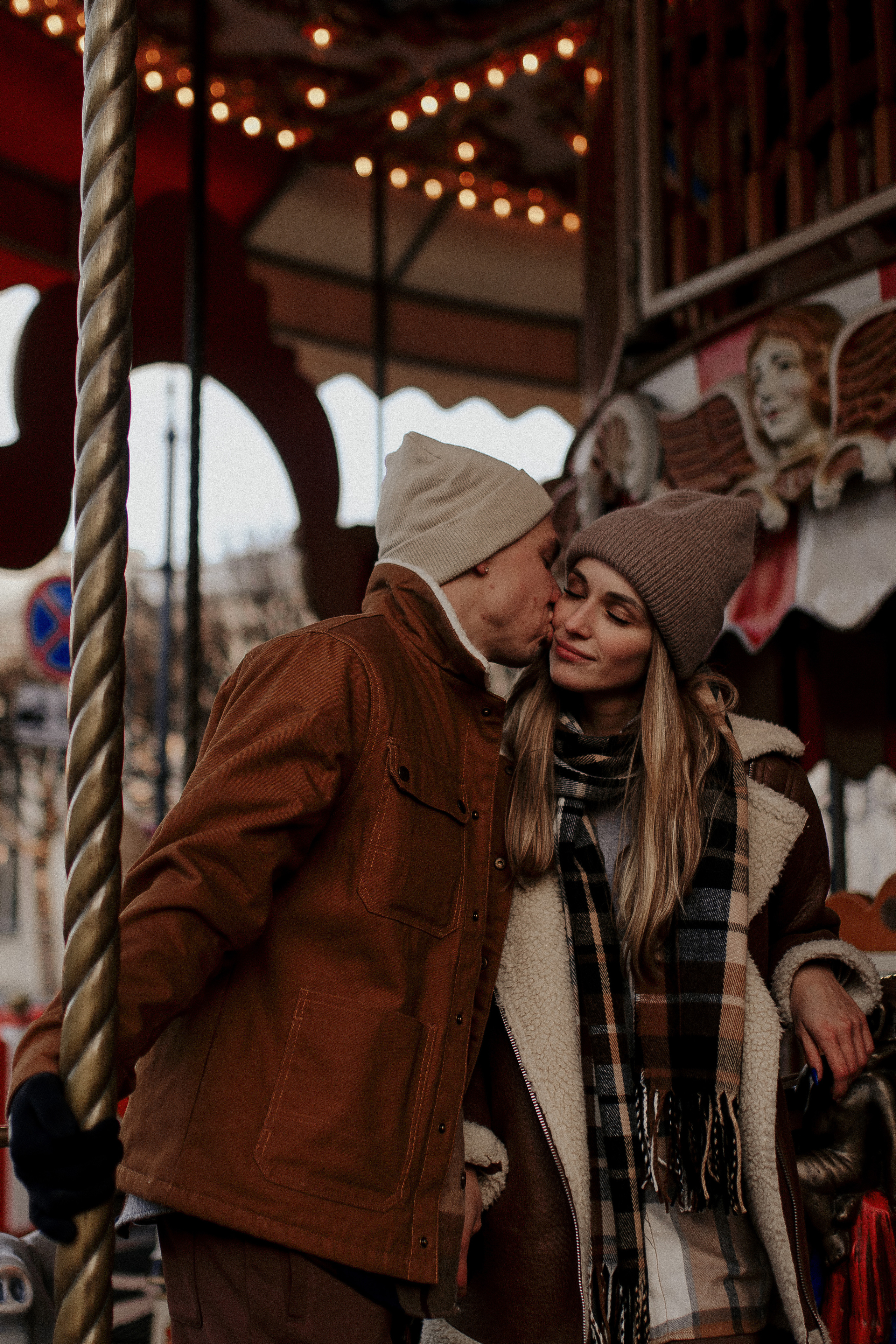 Двое на новогодней ярмарке. Фотограф в Санкт-Петербурге Лиза Семченкова