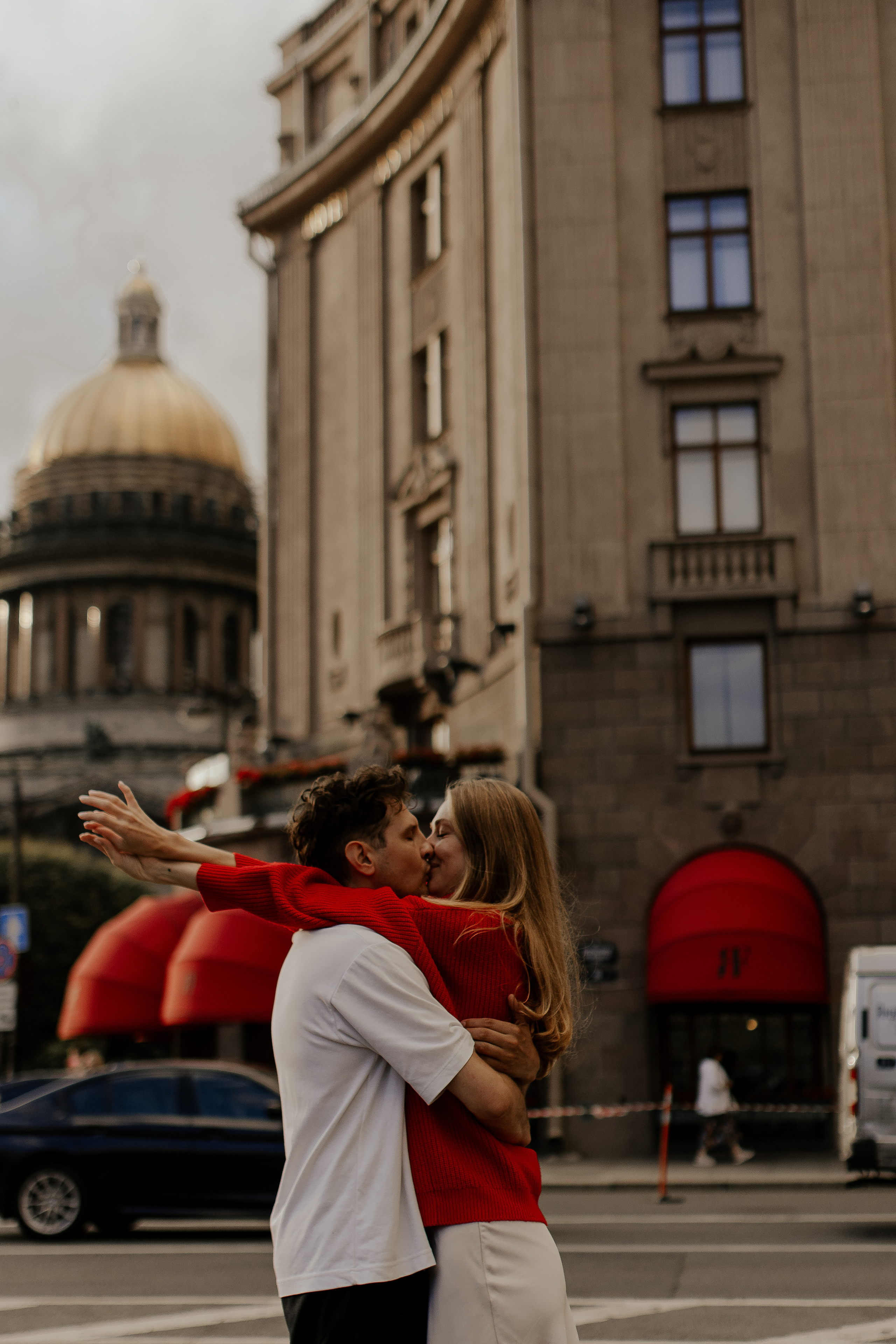 Прогулка влюбленных на кораблике по рекам и каналам. Фотограф в Санкт-Петербурге Лиза Семченкова