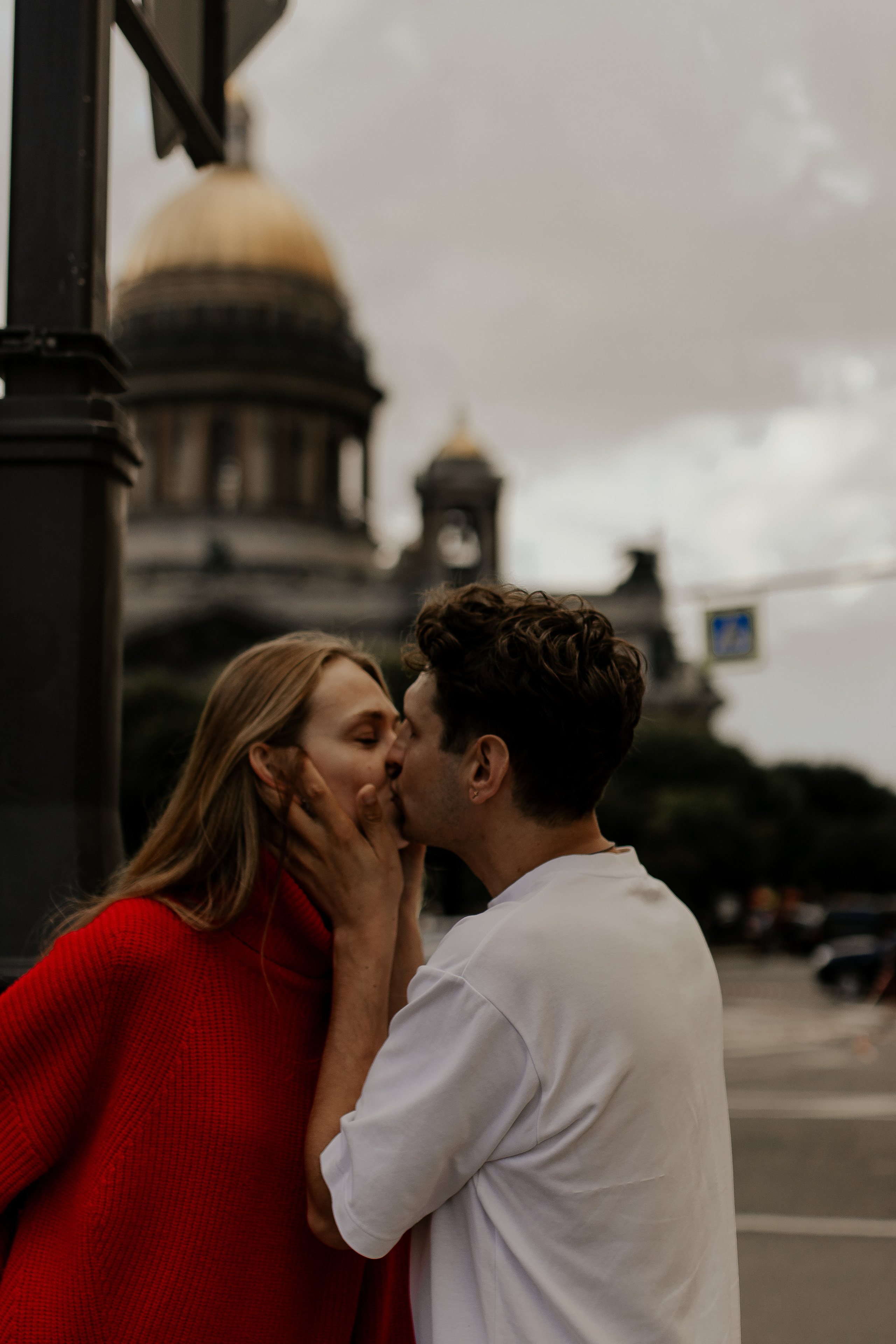 Прогулка влюбленных на кораблике по рекам и каналам. Фотограф в Санкт-Петербурге Лиза Семченкова