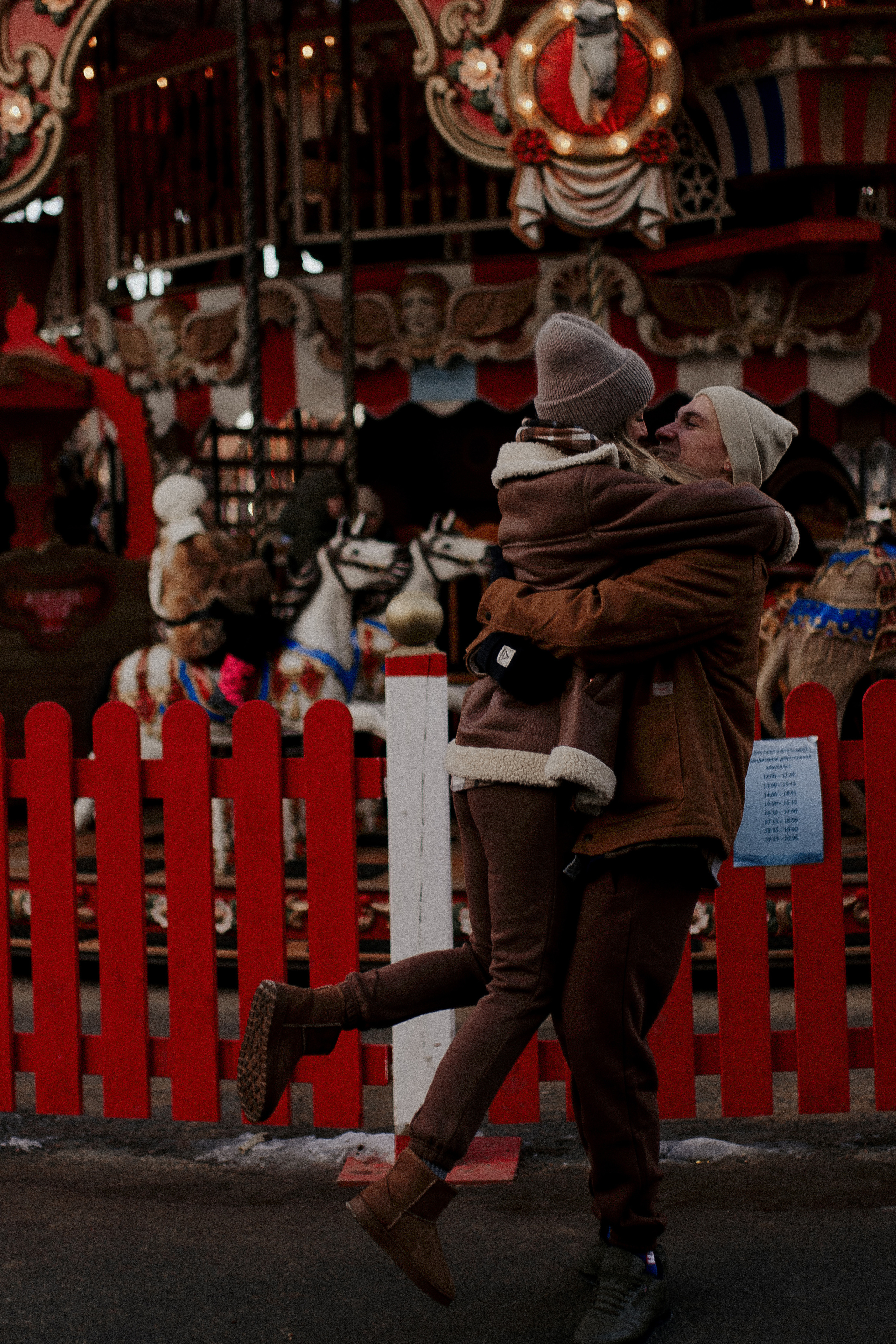 Двое на новогодней ярмарке. Фотограф в Санкт-Петербурге Лиза Семченкова